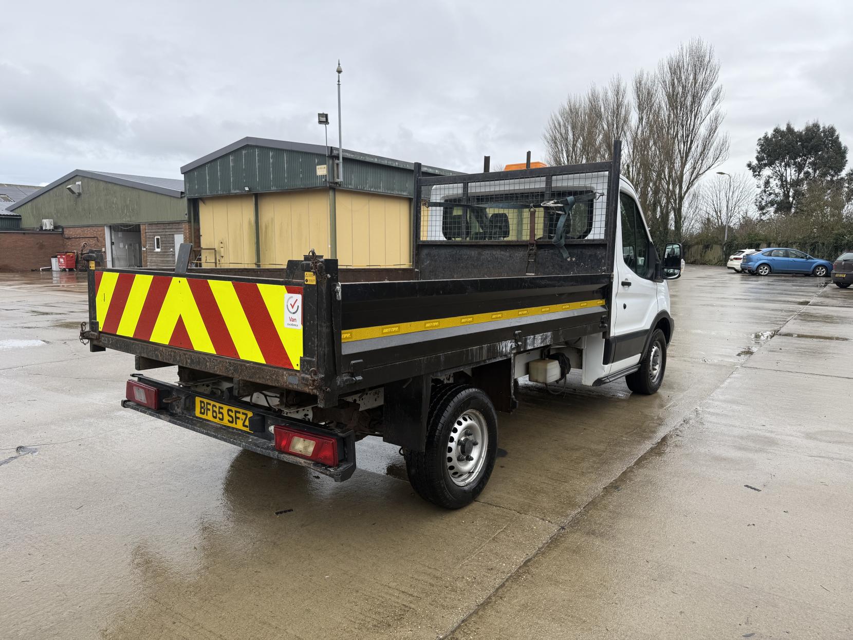 Ford Transit 2.2 TDCi 350 Tipper 2dr Diesel Manual RWD L2 H1 Euro 5 (DRW) (125 ps)