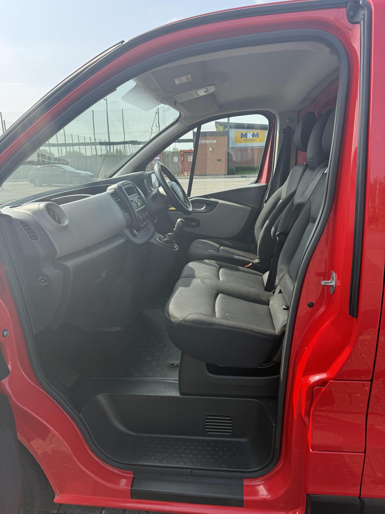 Renault Trafic 1.6 dCi ENERGY 29 Business Panel Van 5dr Diesel Manual SWB Standard Roof Euro 5 (s/s) (120 ps)