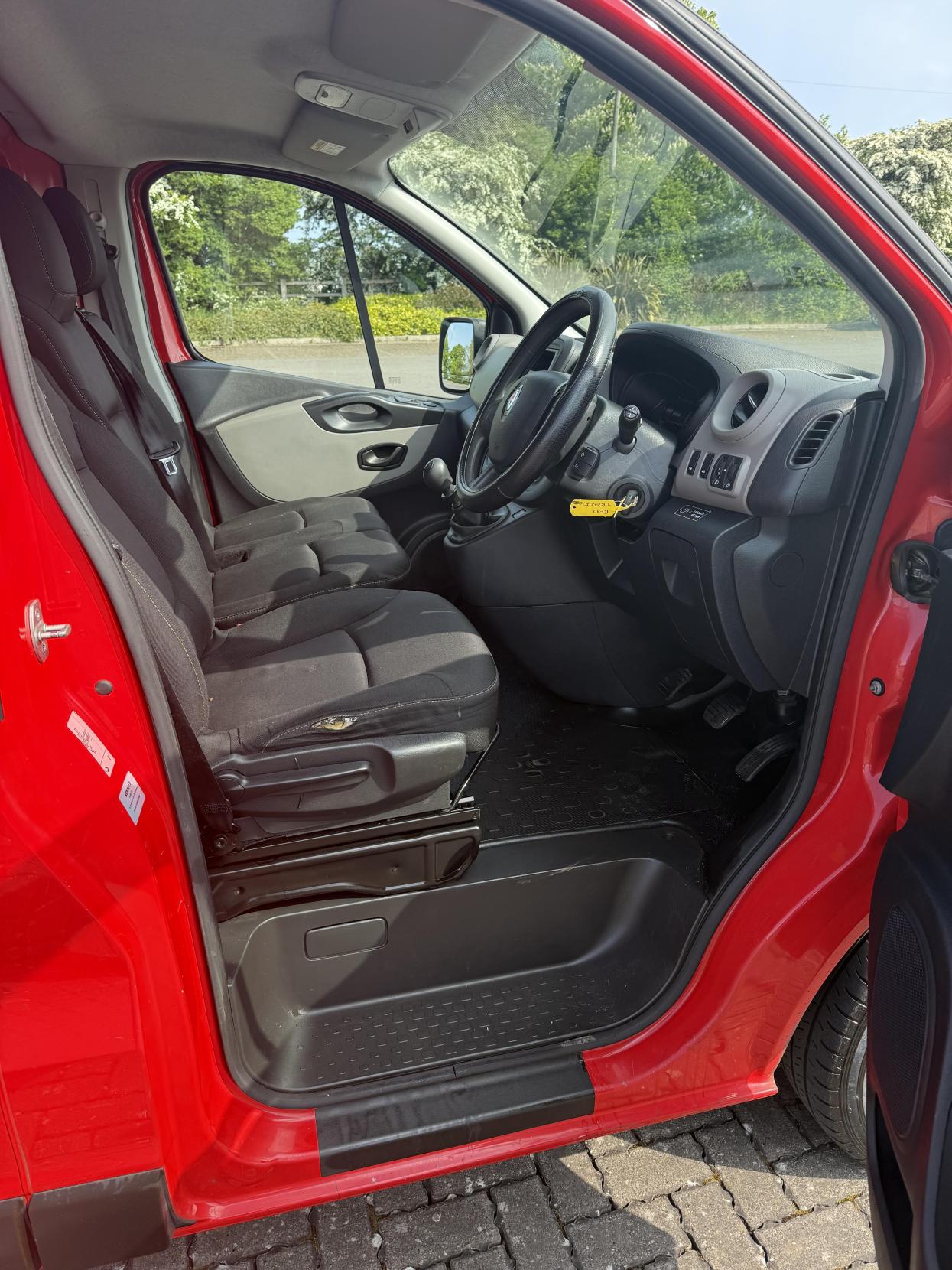Renault Trafic 1.6 dCi ENERGY 29 Business Panel Van 5dr Diesel Manual SWB Standard Roof Euro 5 (s/s) (120 ps)