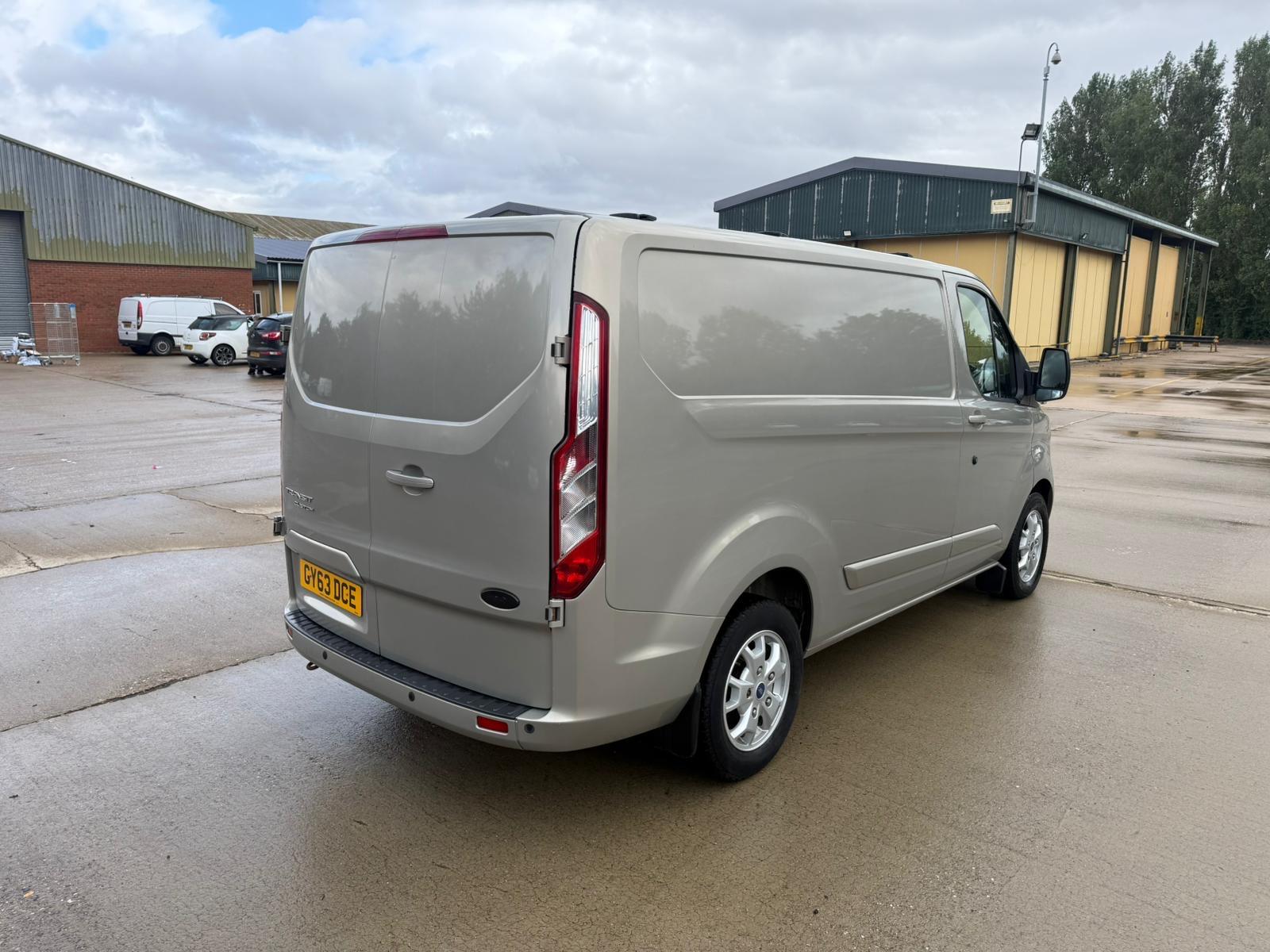 Ford Transit Custom 2.2 TDCi 290 Limited Panel Van 5dr Diesel Crew Cab Manual L1 H1 (186 g/km, 123 bhp)