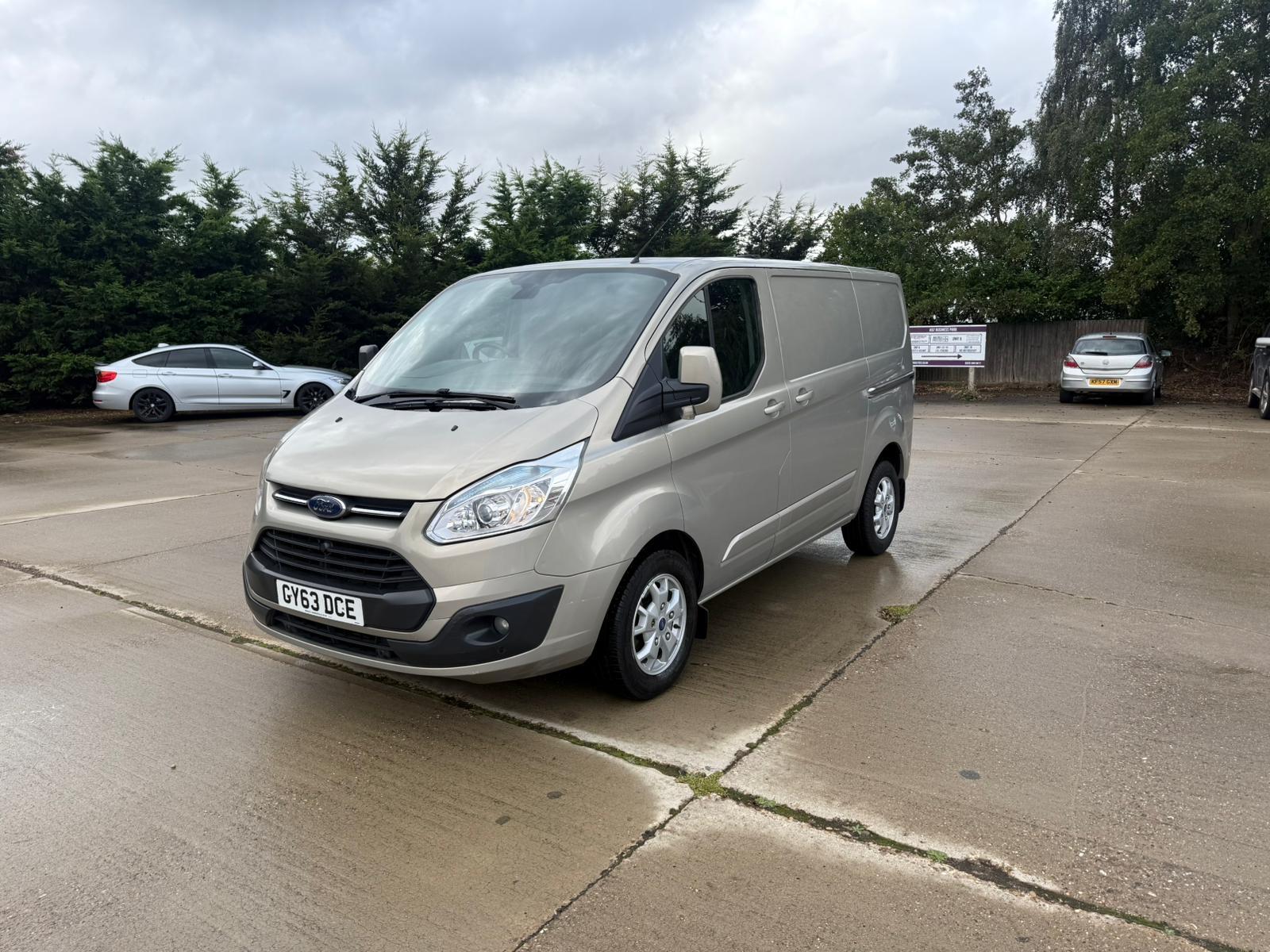 Ford Transit Custom 2.2 TDCi 290 Limited Panel Van 5dr Diesel Crew Cab Manual L1 H1 (186 g/km, 123 bhp)