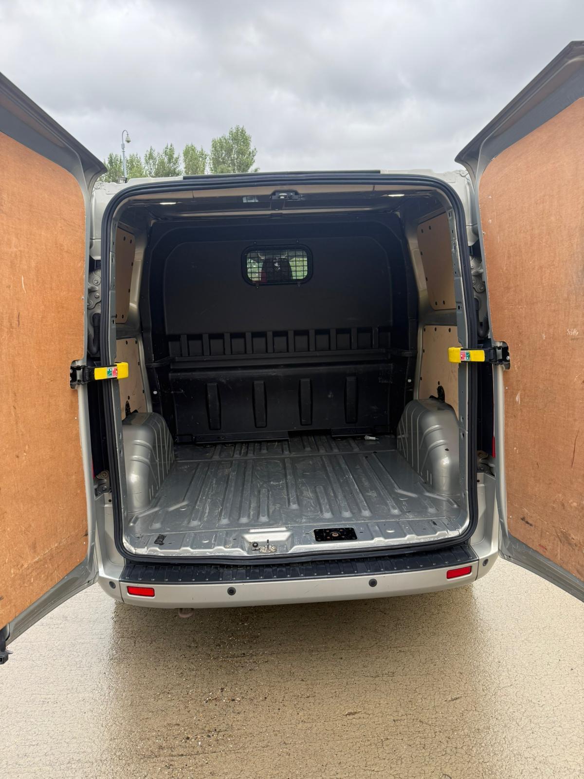 Ford Transit Custom 2.2 TDCi 290 Limited Panel Van 5dr Diesel Crew Cab Manual L1 H1 (186 g/km, 123 bhp)