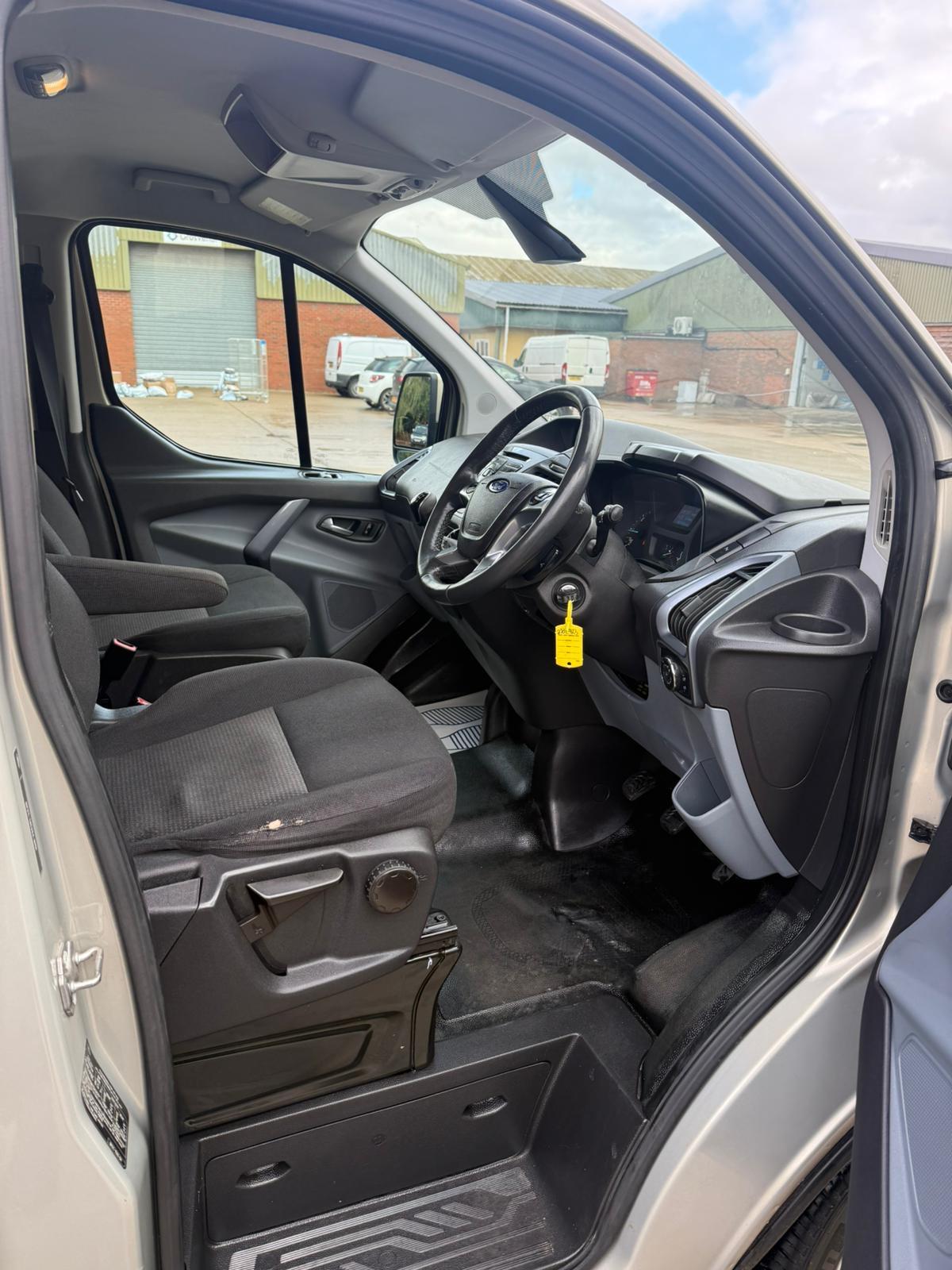 Ford Transit Custom 2.2 TDCi 290 Limited Panel Van 5dr Diesel Crew Cab Manual L1 H1 (186 g/km, 123 bhp)