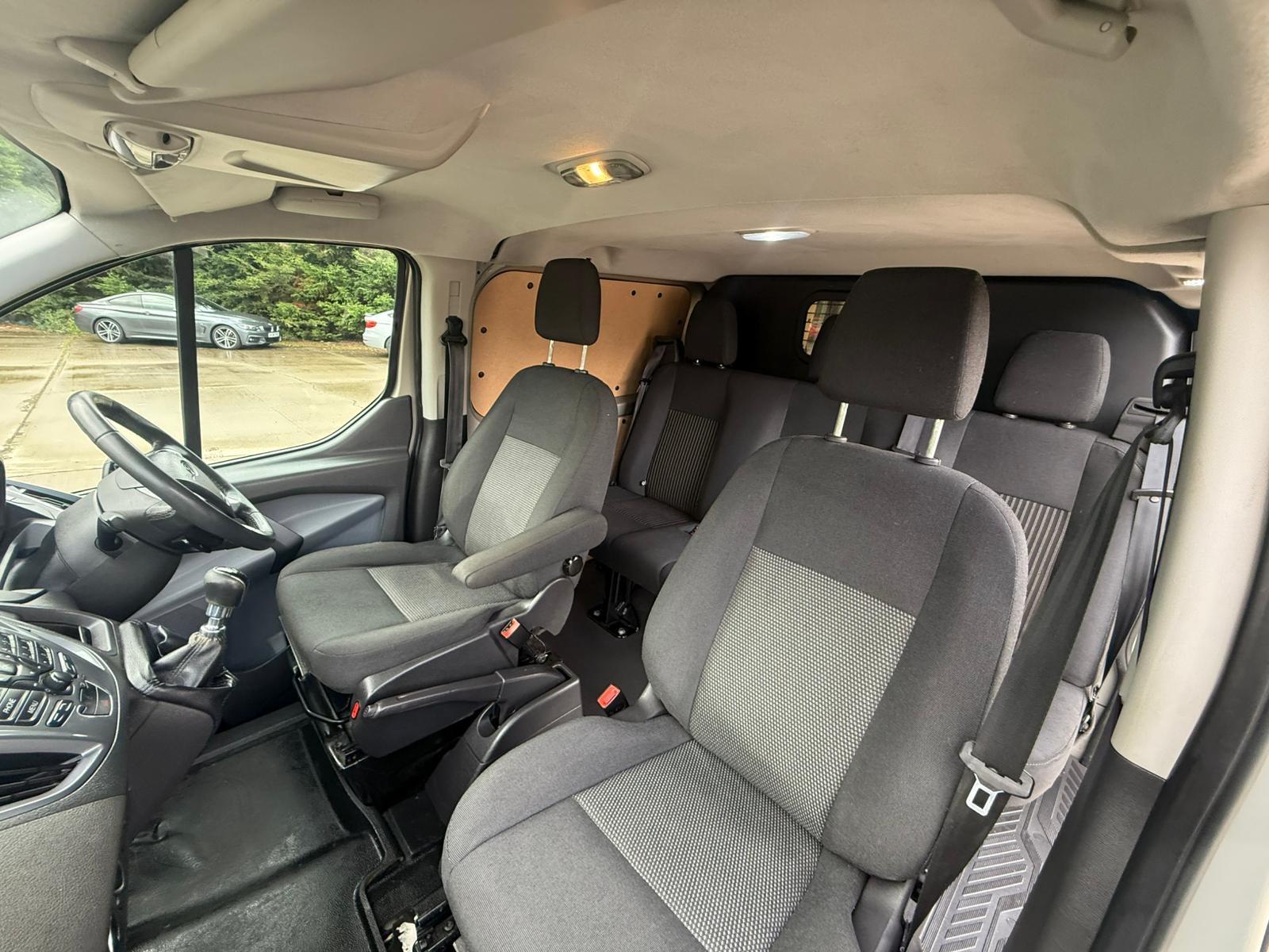Ford Transit Custom 2.2 TDCi 290 Limited Panel Van 5dr Diesel Crew Cab Manual L1 H1 (186 g/km, 123 bhp)