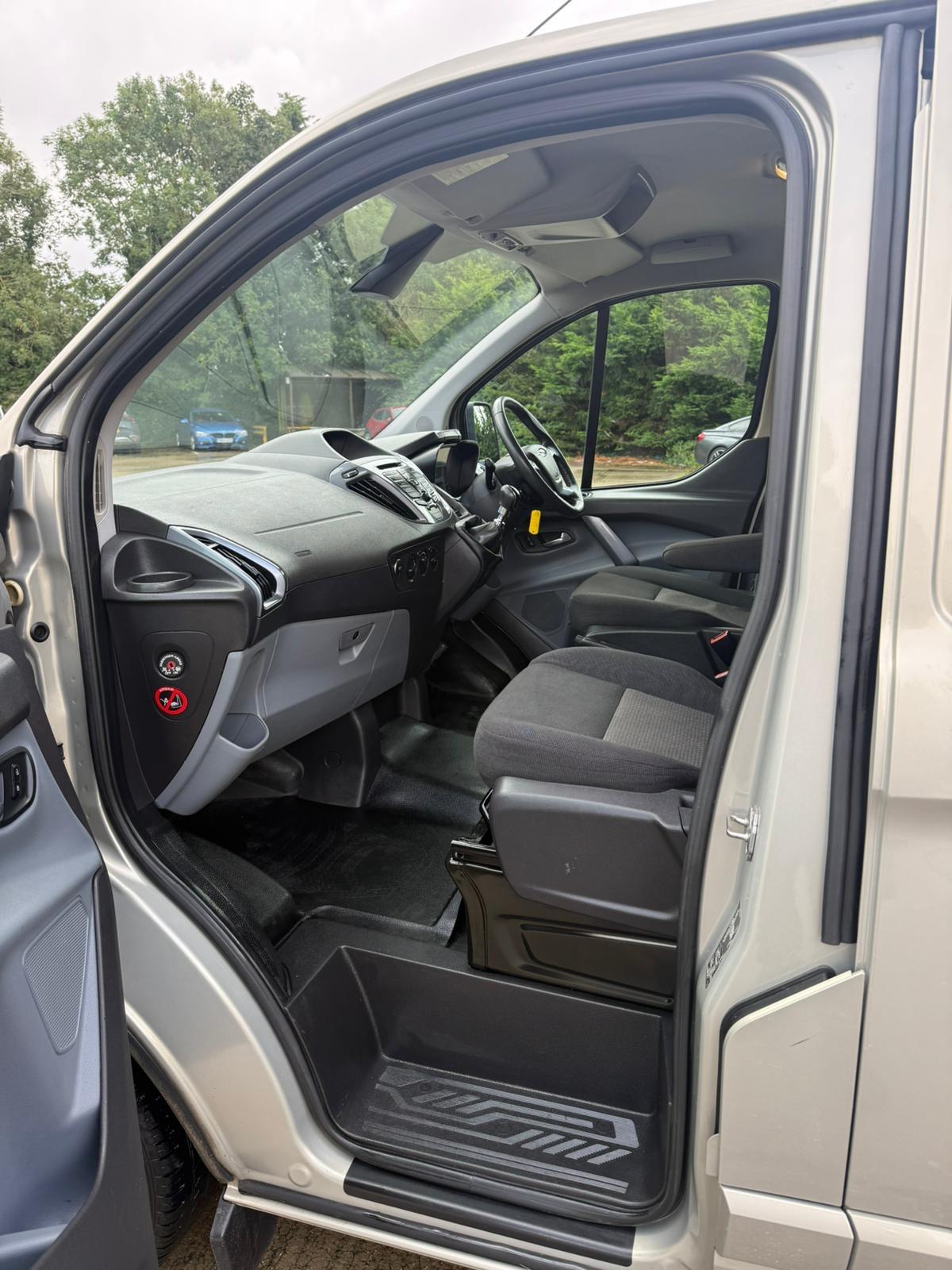 Ford Transit Custom 2.2 TDCi 290 Limited Panel Van 5dr Diesel Crew Cab Manual L1 H1 (186 g/km, 123 bhp)