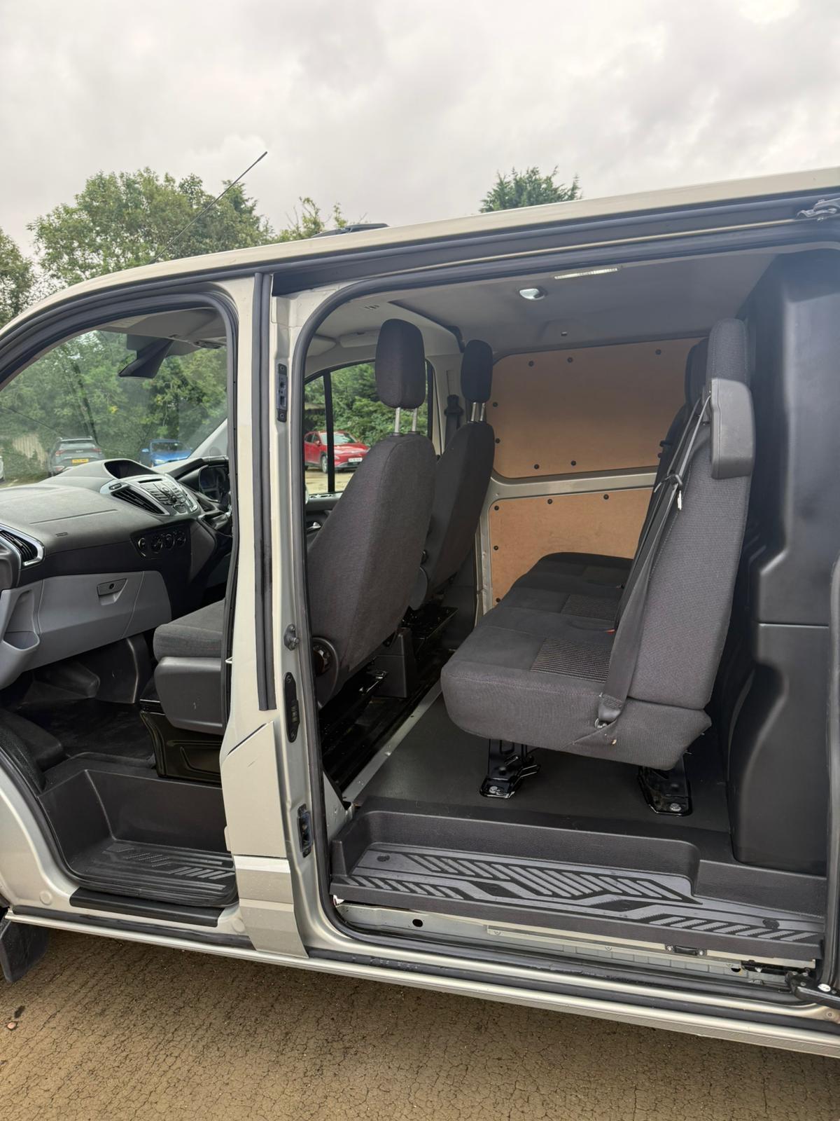 Ford Transit Custom 2.2 TDCi 290 Limited Panel Van 5dr Diesel Crew Cab Manual L1 H1 (186 g/km, 123 bhp)