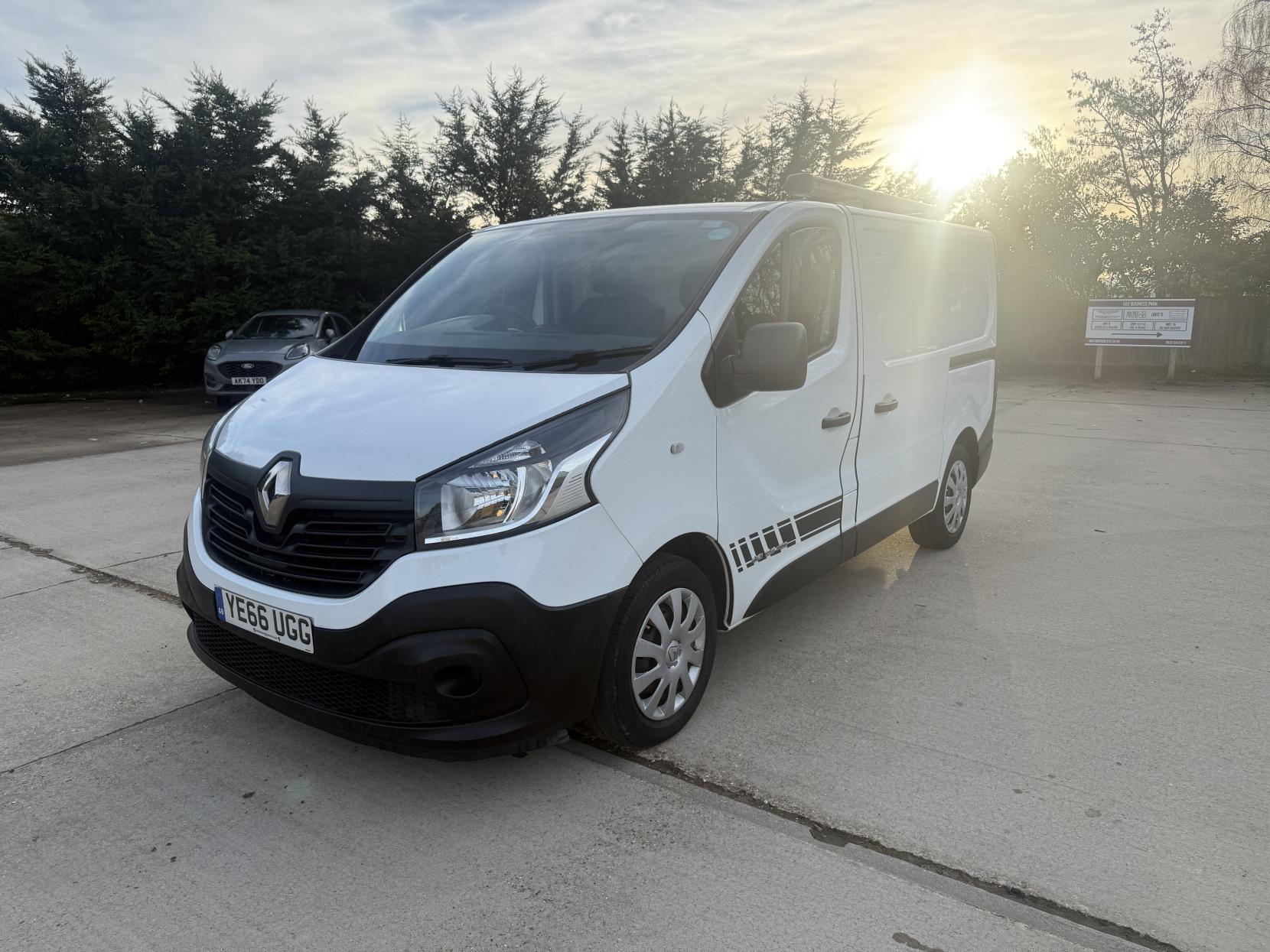 Renault Trafic 1.6 dCi ENERGY 27 Business Panel Van 5dr Diesel Manual SWB Standard Roof Euro 6 (s/s) (125 ps)
