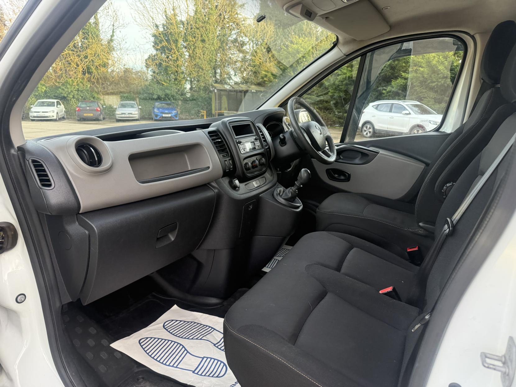 Renault Trafic 1.6 dCi ENERGY 27 Business Panel Van 5dr Diesel Manual SWB Standard Roof Euro 6 (s/s) (125 ps)