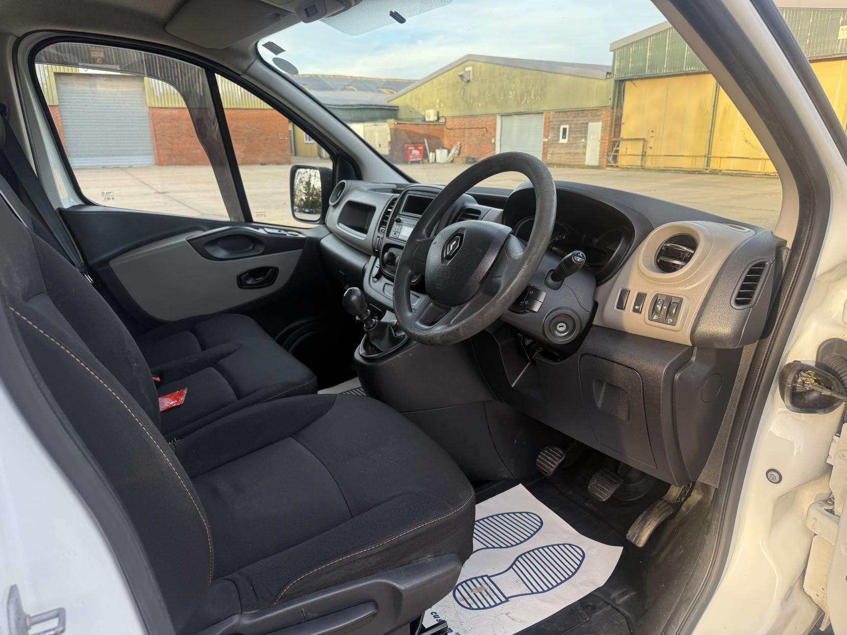 Renault Trafic 1.6 dCi ENERGY 27 Business Panel Van 5dr Diesel Manual SWB Standard Roof Euro 6 (s/s) (125 ps)