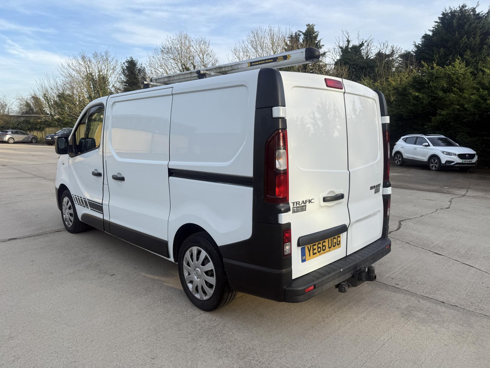Renault Trafic 1.6 dCi ENERGY 27 Business Panel Van 5dr Diesel Manual SWB Standard Roof Euro 6 (s/s) (125 ps)