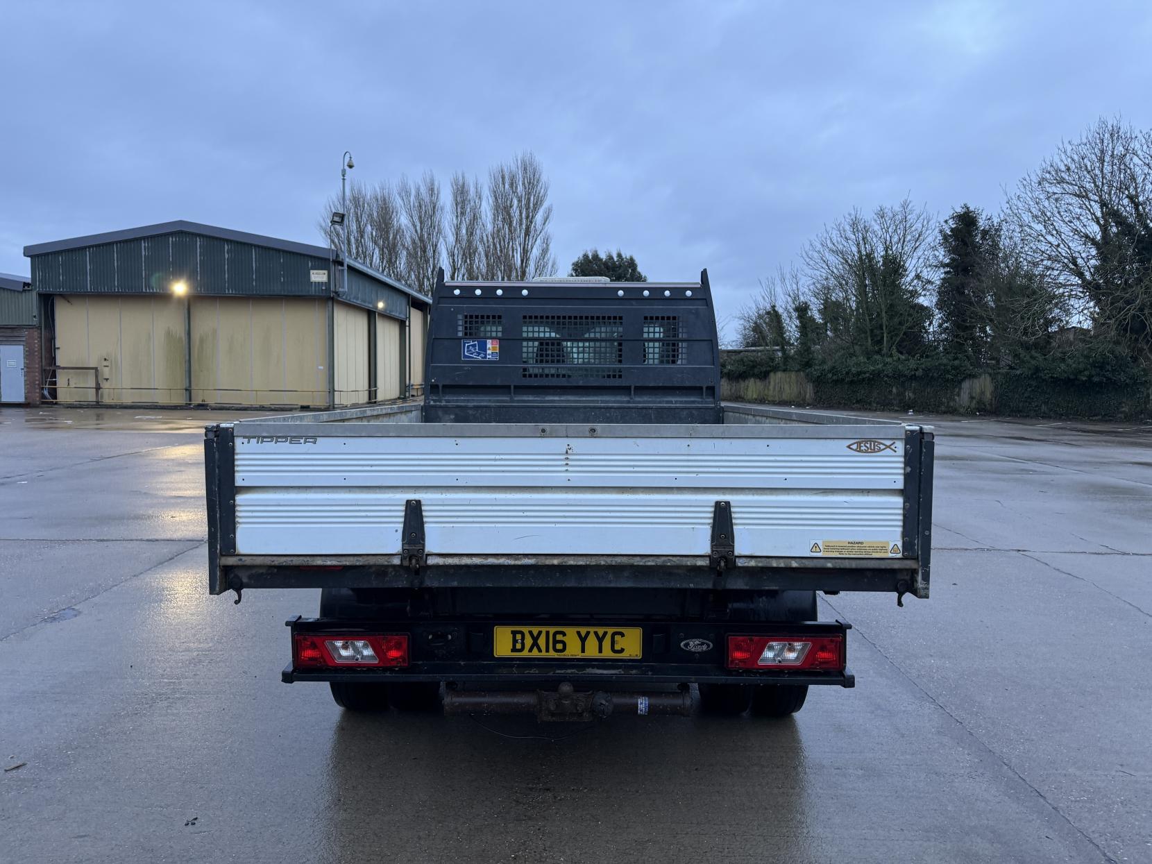 Ford Transit 2.2 TDCi 350 Tipper 2dr Diesel Manual RWD L2 H1 Euro 5 (DRW) (125 ps)