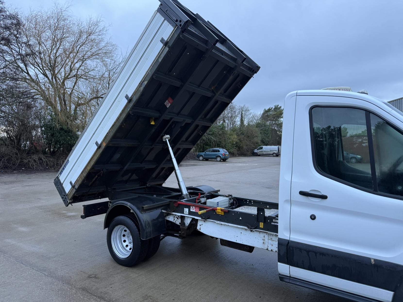 Ford Transit 2.2 TDCi 350 Tipper 2dr Diesel Manual RWD L2 H1 Euro 5 (DRW) (125 ps)