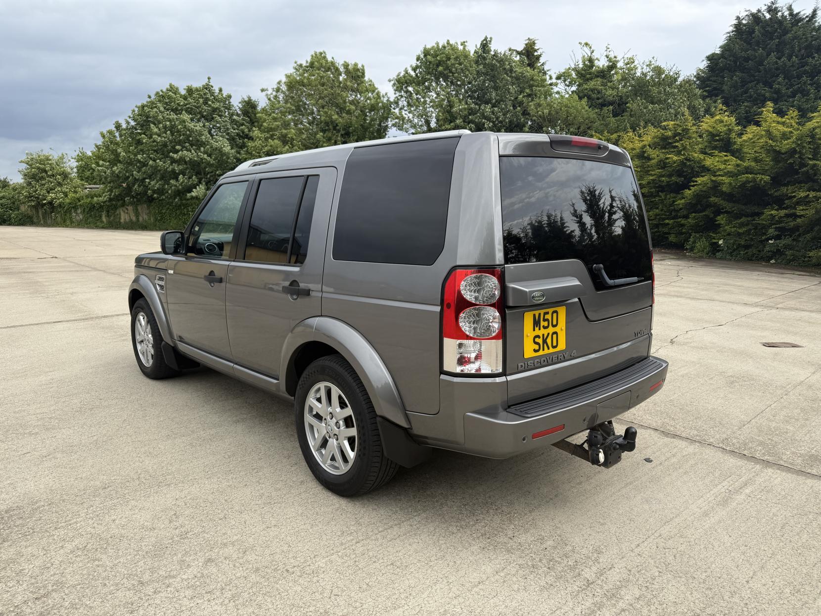 Land Rover Discovery 4 2.7 TD V6 SUV 5dr Diesel Auto 4X4 (244 g/km, 190 bhp)