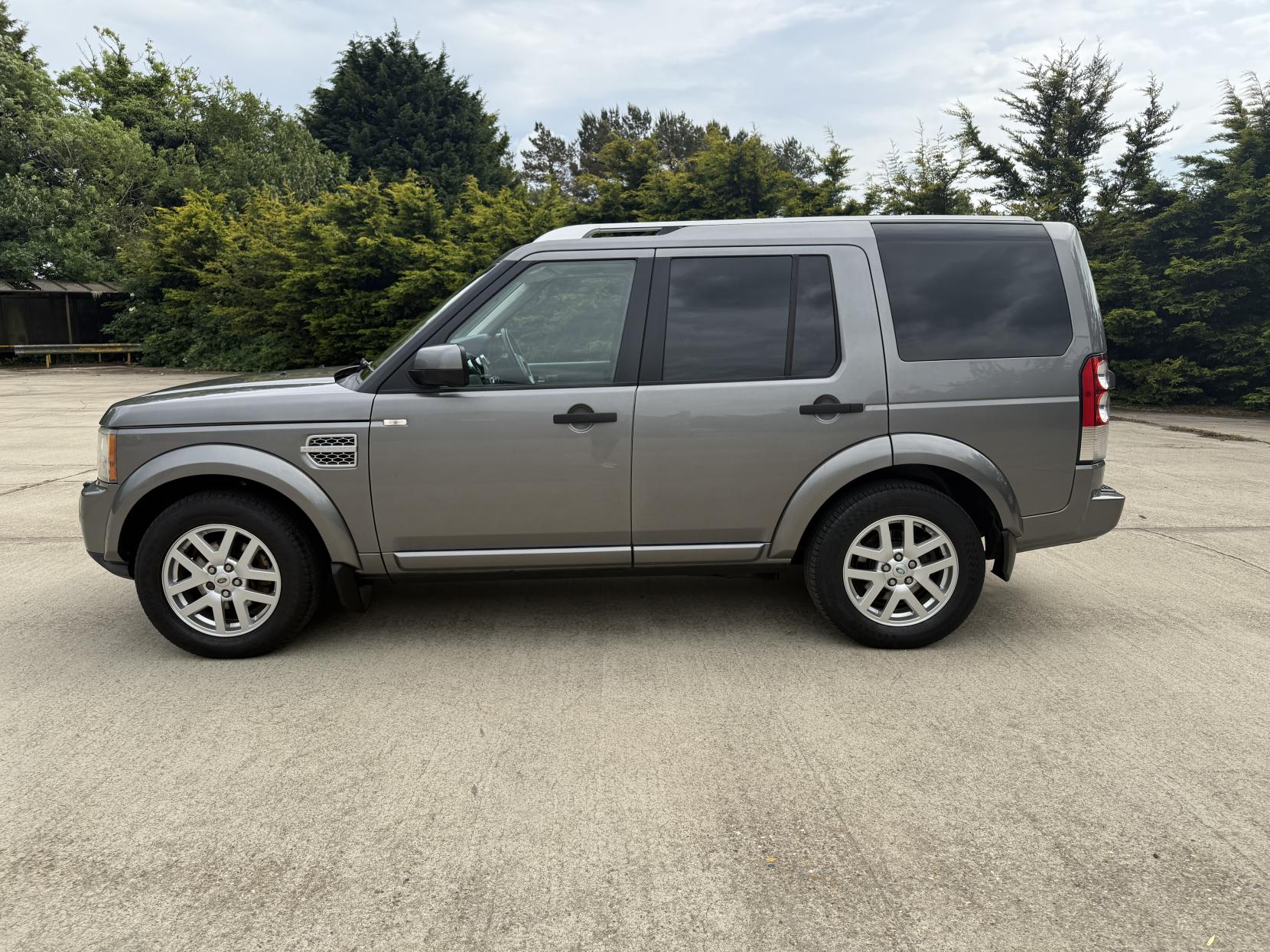 Land Rover Discovery 4 2.7 TD V6 SUV 5dr Diesel Auto 4X4 (244 g/km, 190 bhp)