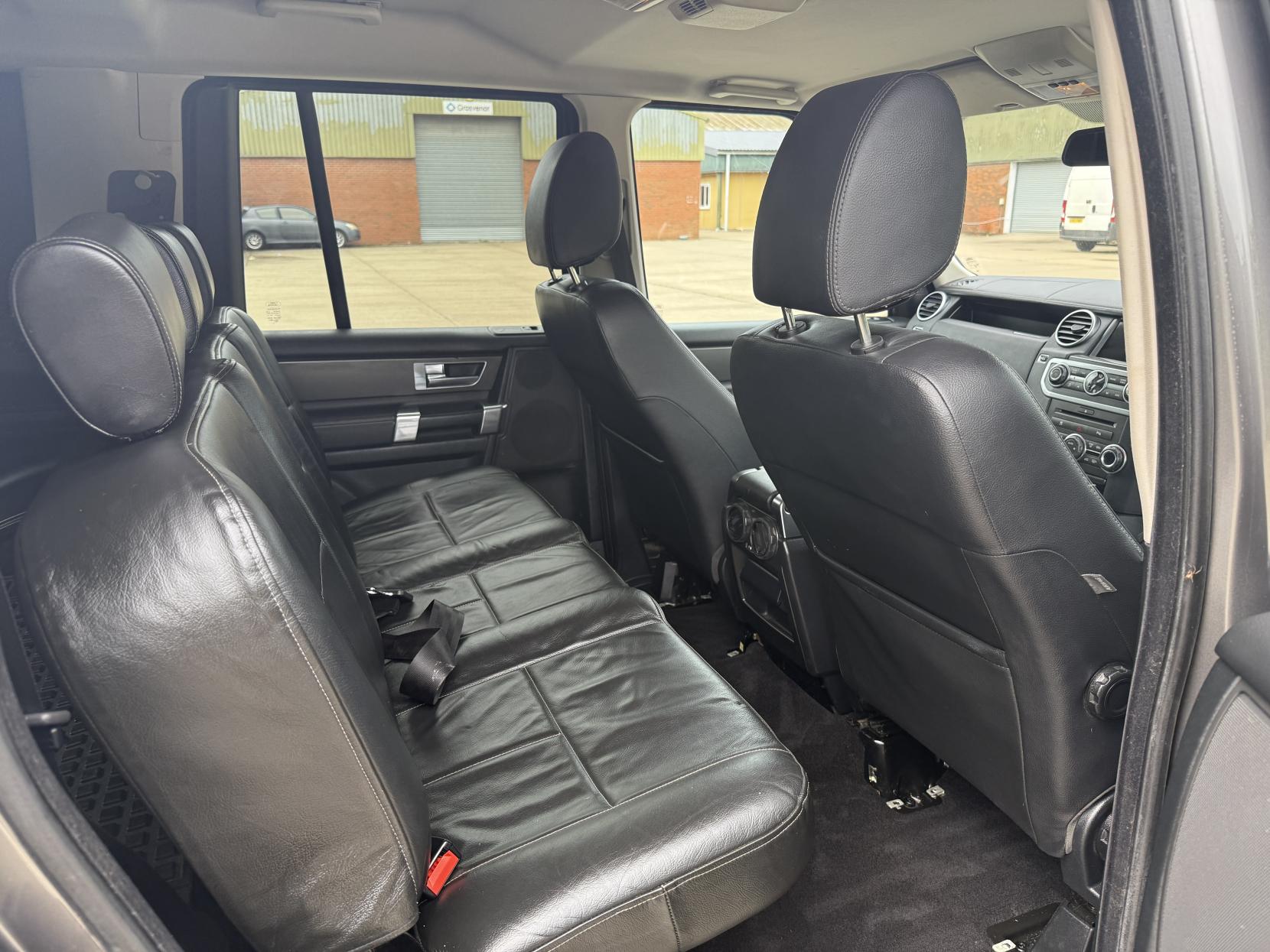 Land Rover Discovery 4 2.7 TD V6 SUV 5dr Diesel Auto 4X4 (244 g/km, 190 bhp)