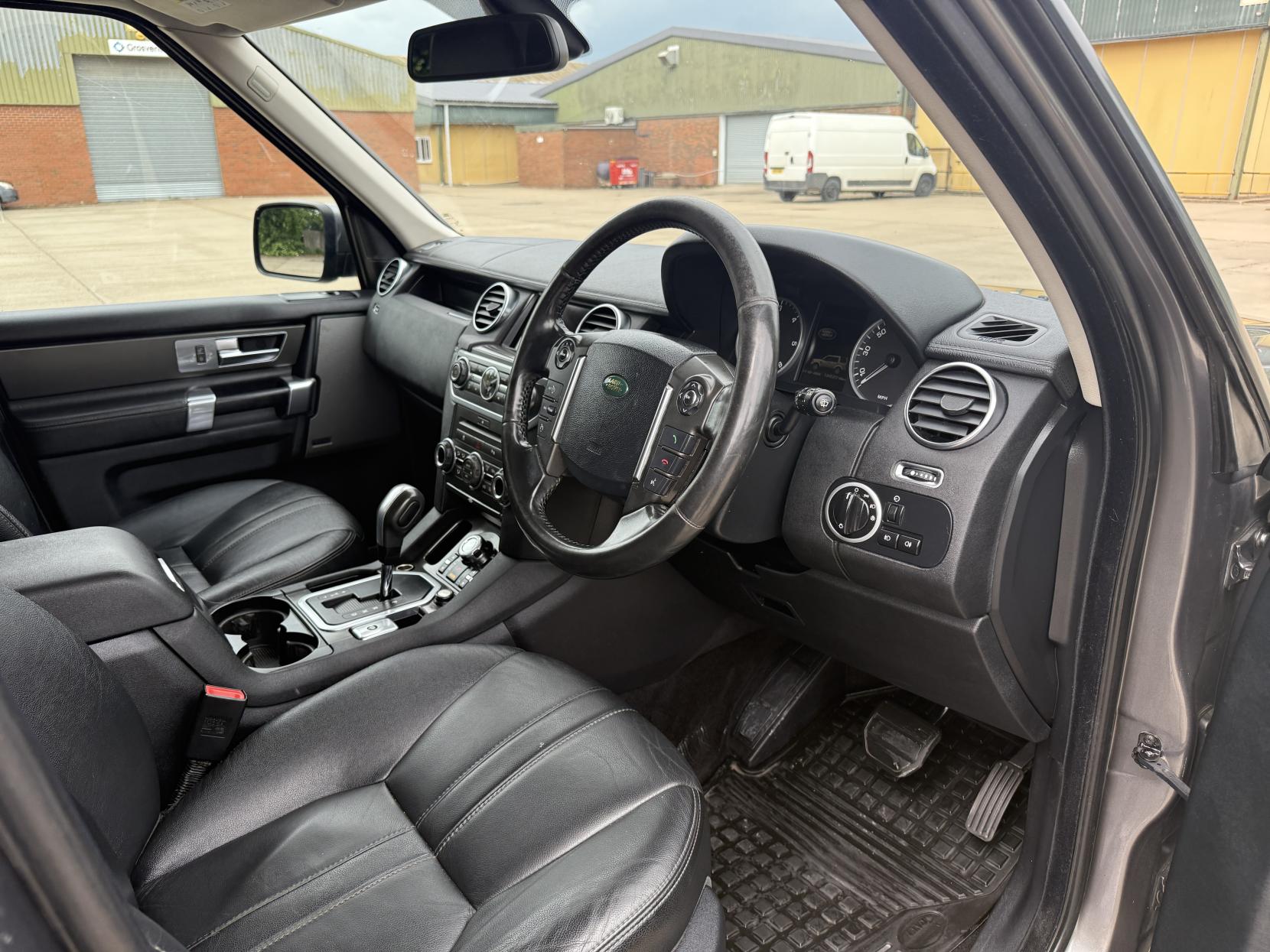 Land Rover Discovery 4 2.7 TD V6 SUV 5dr Diesel Auto 4X4 (244 g/km, 190 bhp)
