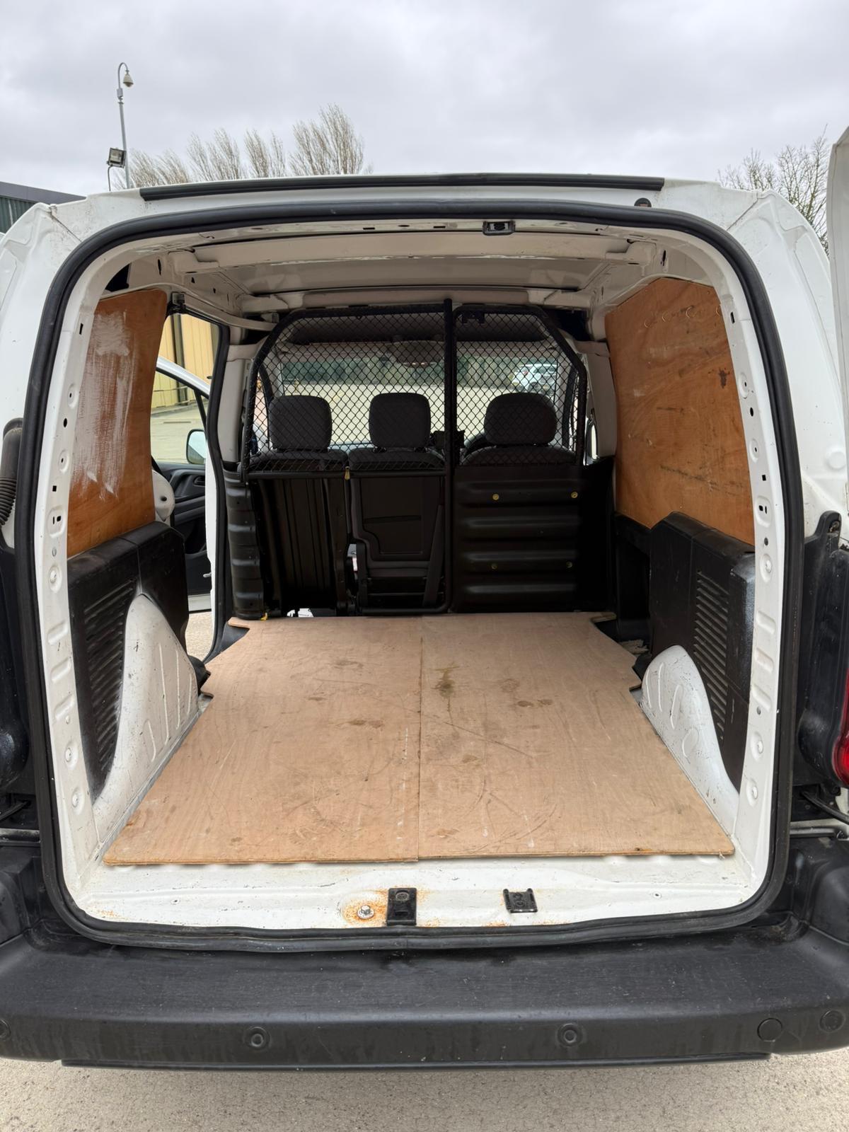 Peugeot Partner 1.6 HDi 850 Professional Panel Van 4dr Diesel Manual L1 (132 g/km, 90 bhp)