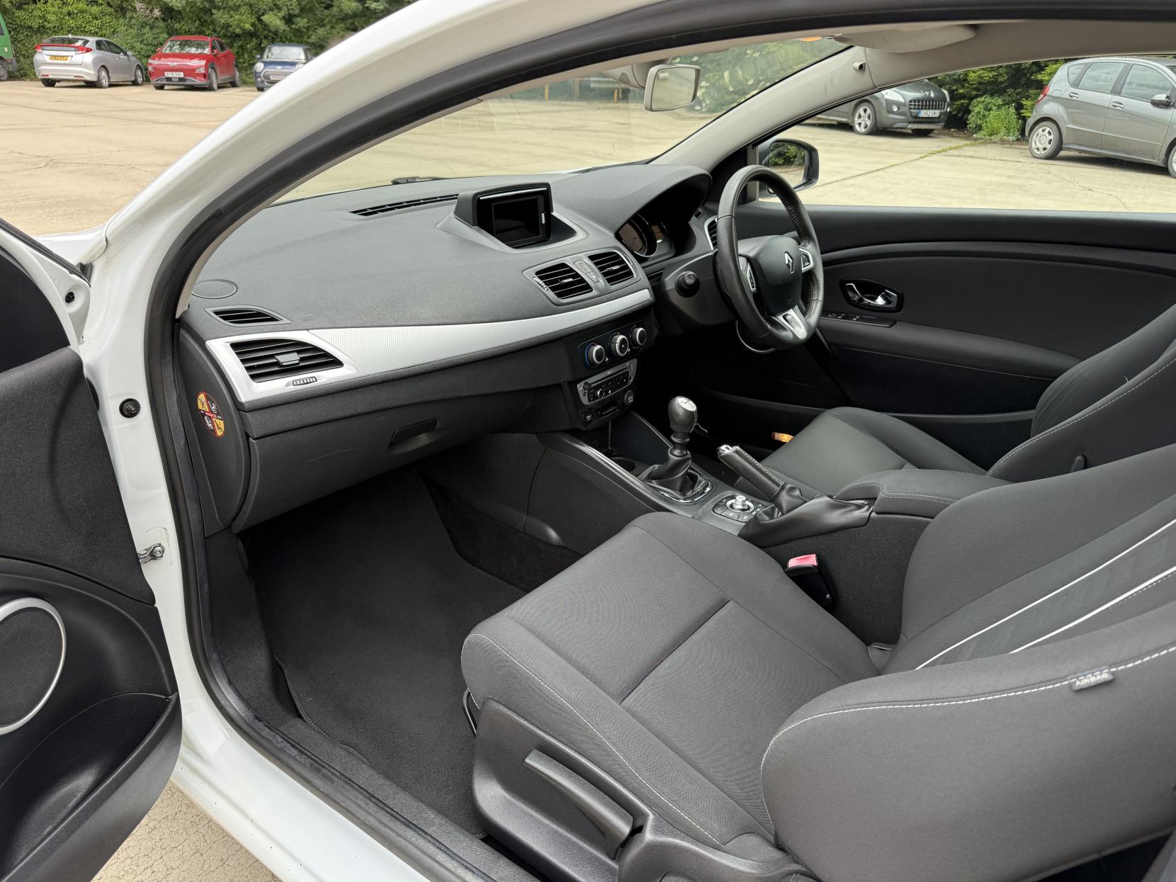 Renault Megane 1.9 dCi Dynamique TomTom Hatchback 5dr Diesel Manual Euro 5 (130 ps)