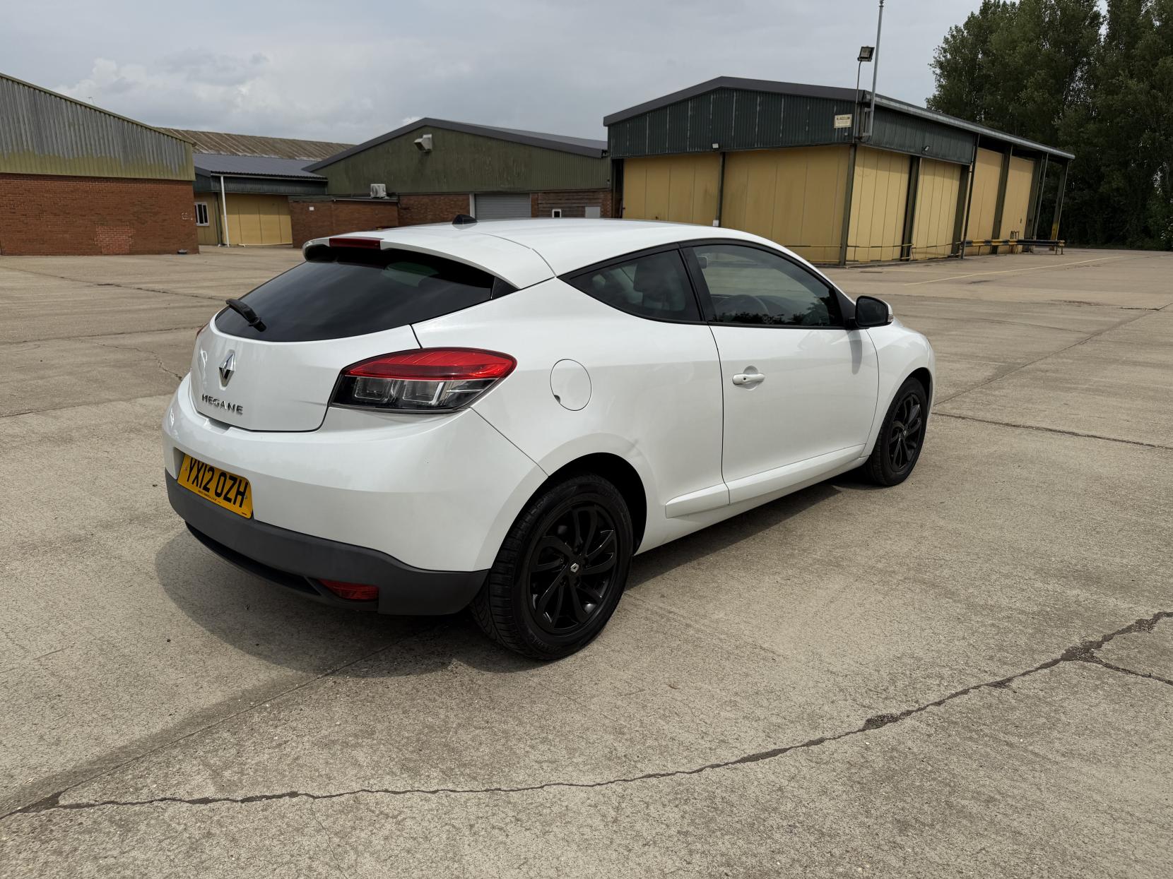 Renault Megane 1.9 dCi Dynamique TomTom Hatchback 5dr Diesel Manual Euro 5 (130 ps)