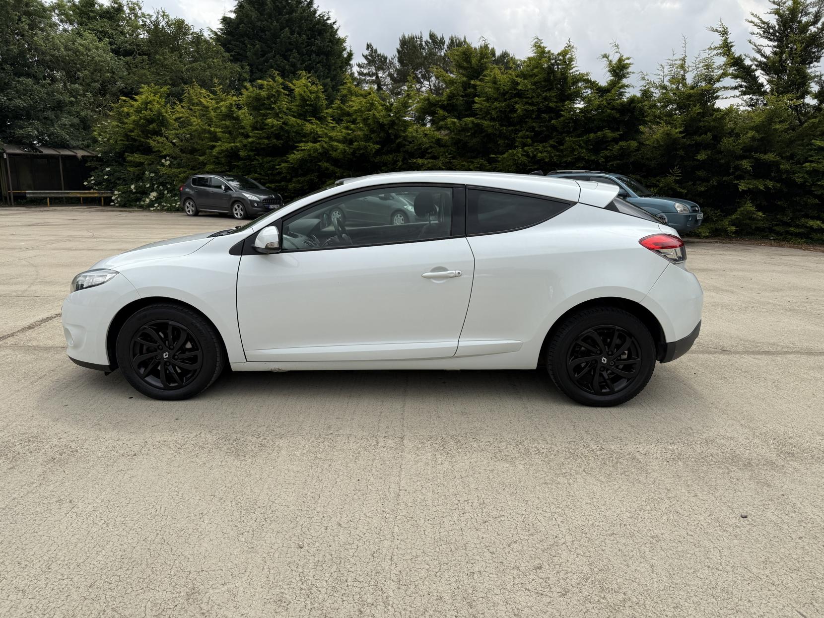 Renault Megane 1.9 dCi Dynamique TomTom Hatchback 5dr Diesel Manual Euro 5 (130 ps)