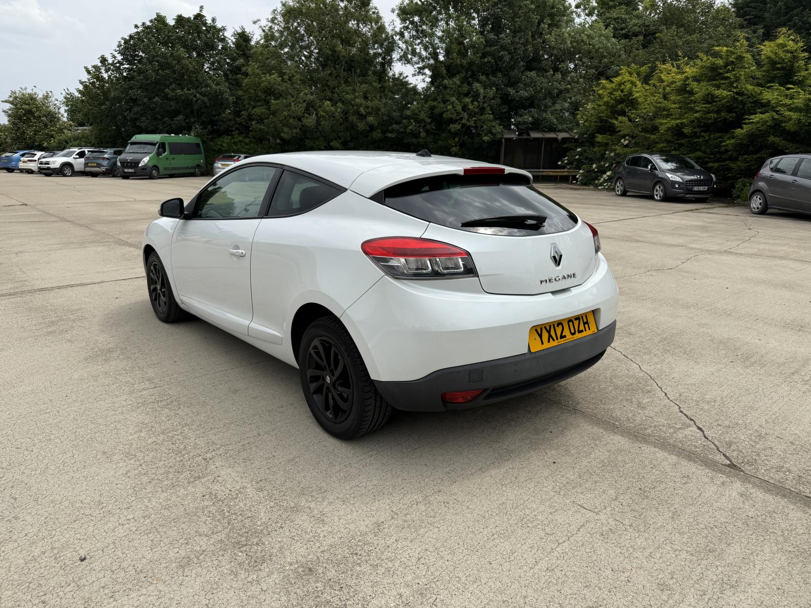 Renault Megane 1.9 dCi Dynamique TomTom Hatchback 5dr Diesel Manual Euro 5 (130 ps)