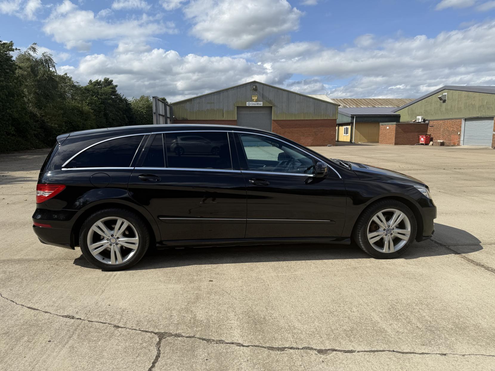 Mercedes-Benz R Class 3.0 R350L CDI MPV 5dr Diesel G-Tronic+ 4WD Euro 5 (7 seats) (265 ps)