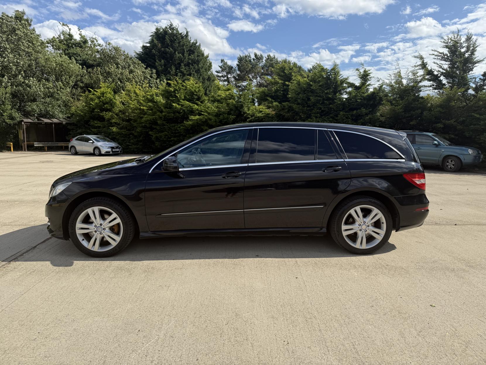 Mercedes-Benz R Class 3.0 R350L CDI MPV 5dr Diesel G-Tronic+ 4WD Euro 5 (7 seats) (265 ps)