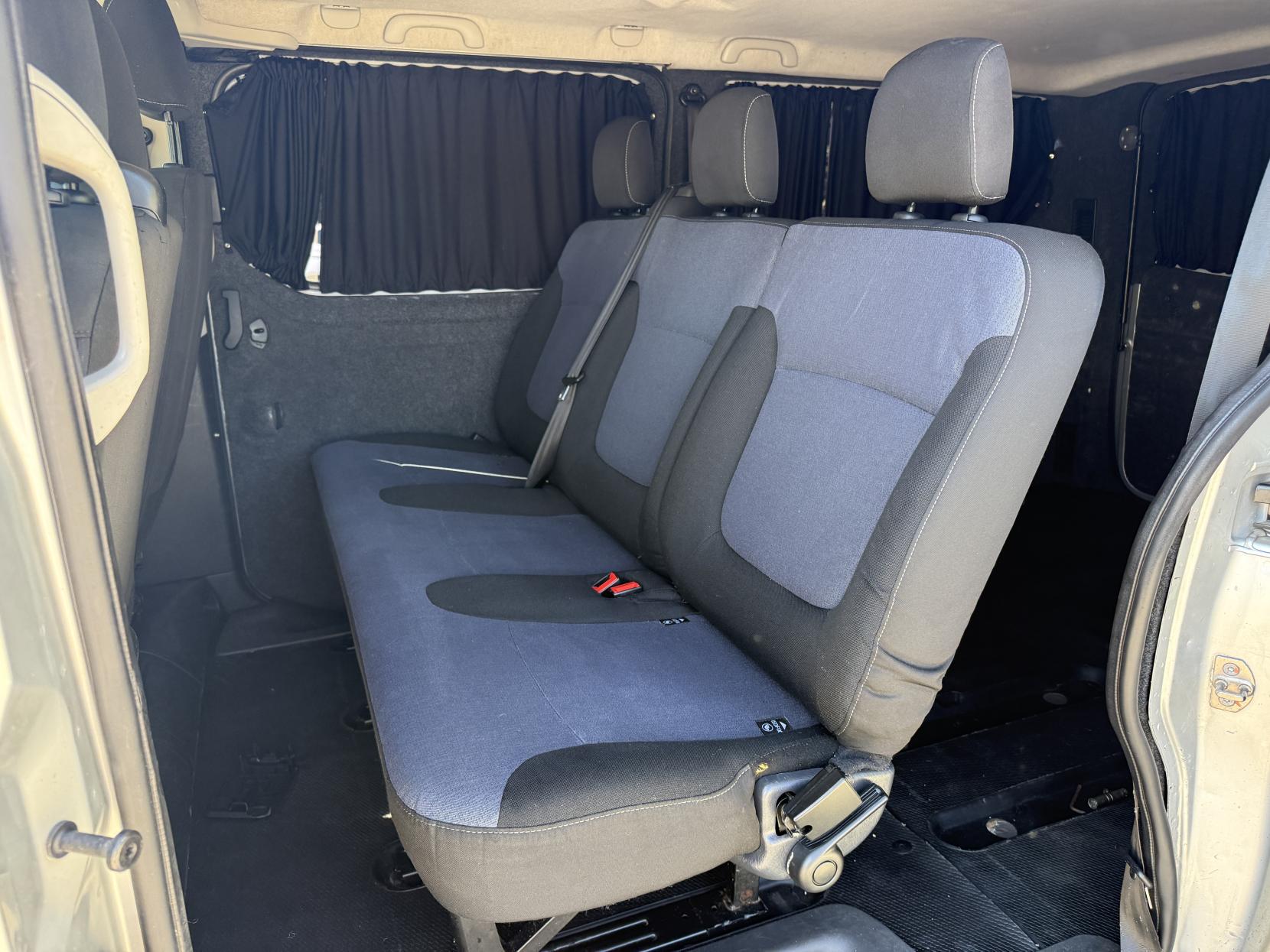 Vauxhall Vivaro 1.6 CDTi 2900 BiTurbo ecoFLEX Combi Van Double Cab 5dr Diesel Manual L2 H1 Euro 5 (s/s) (9 Seat) (120 ps)