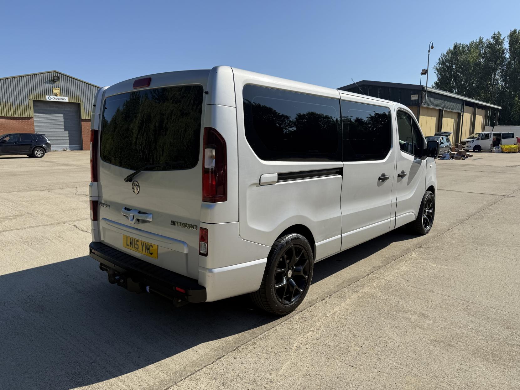 Vauxhall Vivaro 1.6 CDTi 2900 BiTurbo ecoFLEX Combi Van Double Cab 5dr Diesel Manual L2 H1 Euro 5 (s/s) (9 Seat) (120 ps)