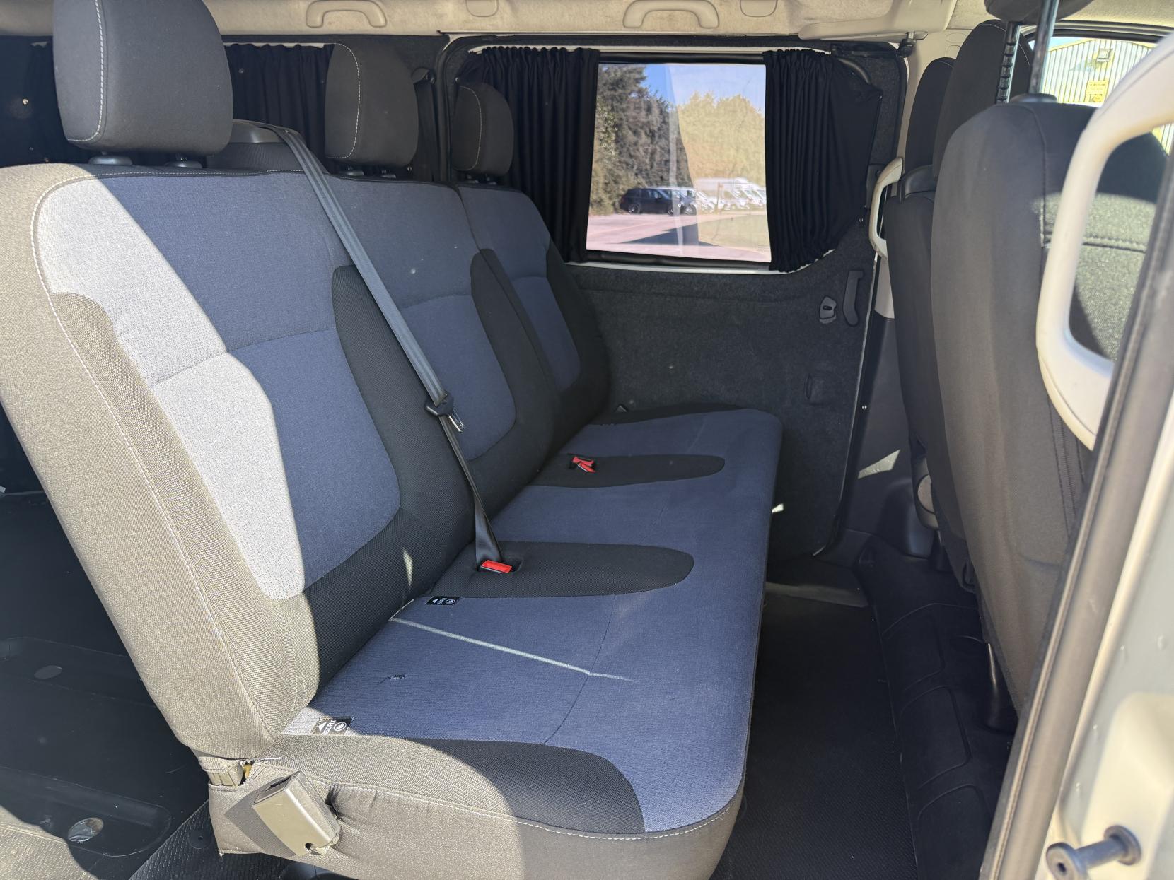 Vauxhall Vivaro 1.6 CDTi 2900 BiTurbo ecoFLEX Combi Van Double Cab 5dr Diesel Manual L2 H1 Euro 5 (s/s) (9 Seat) (120 ps)