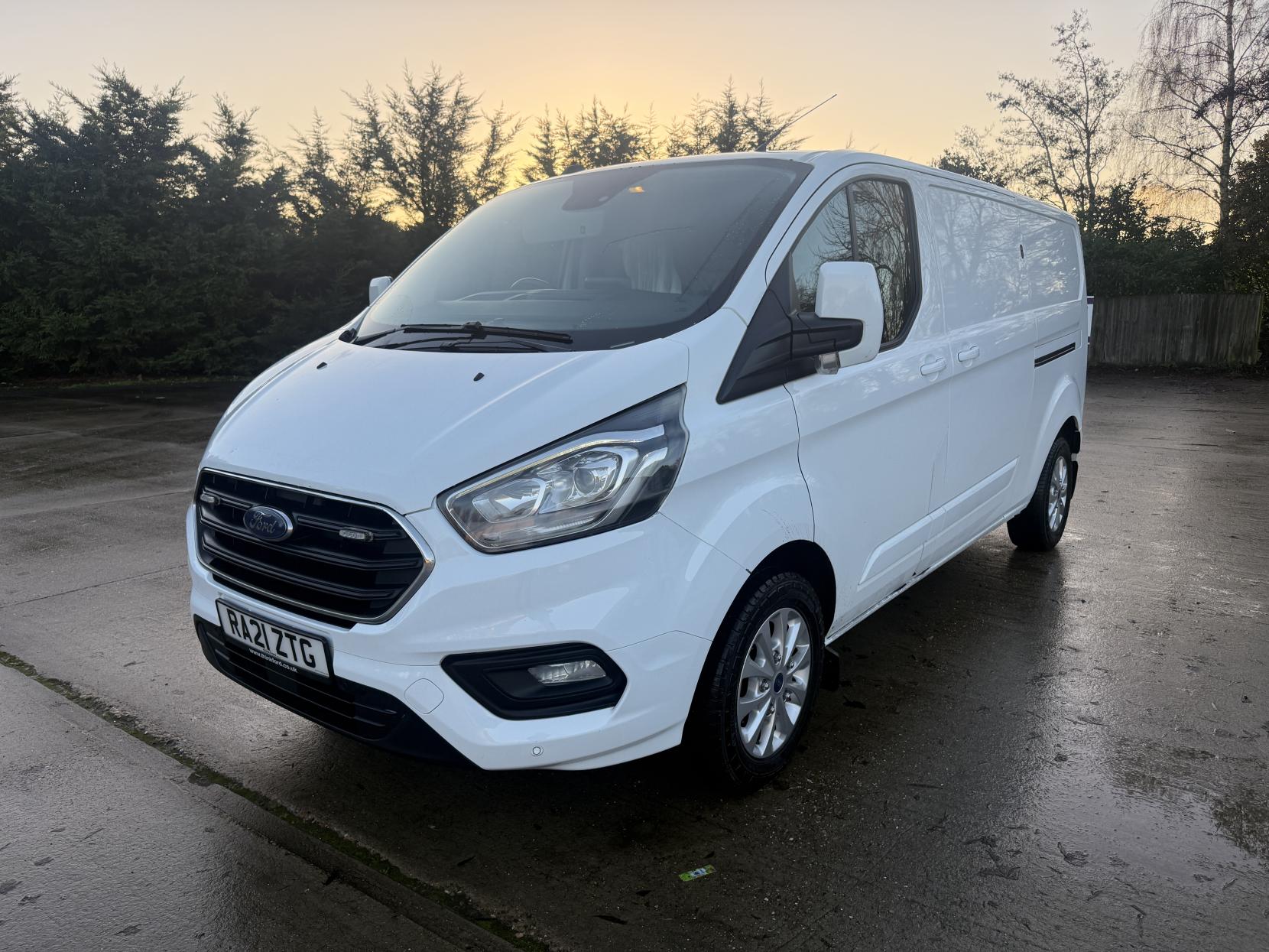 Ford Transit Custom 2.0 300 EcoBlue Limited Panel Van 5dr Diesel Manual L2 H1 Euro 6 (s/s) (130 ps)