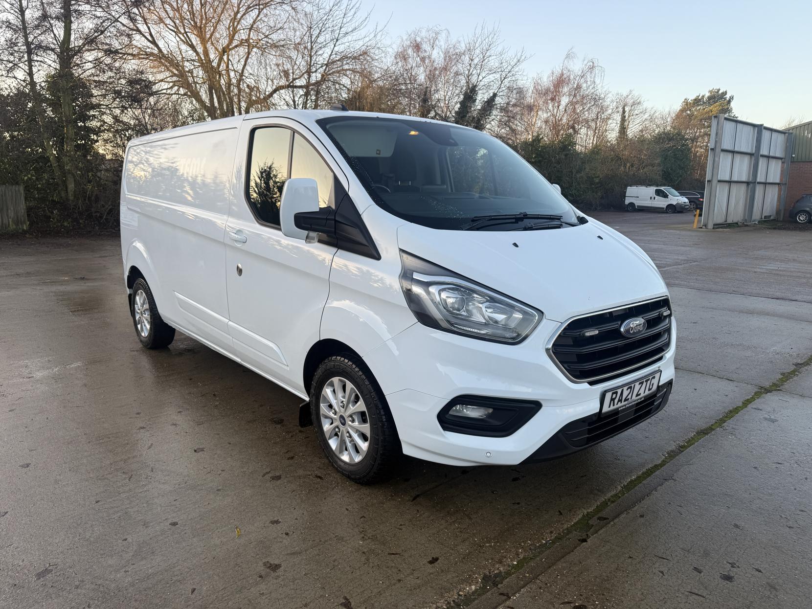 Ford Transit Custom 2.0 300 EcoBlue Limited Panel Van 5dr Diesel Manual L2 H1 Euro 6 (s/s) (130 ps)