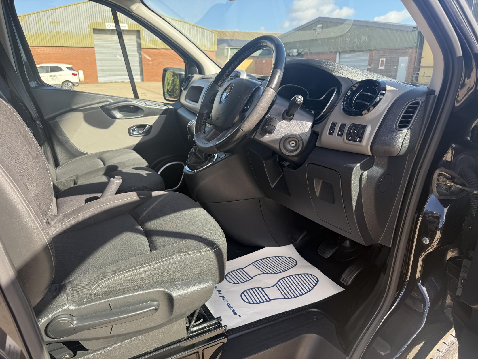 Renault Trafic 1.6 dCi 29 Sport Nav Panel Van 5dr Diesel Manual LWB Standard Roof Euro 6 (120 ps)