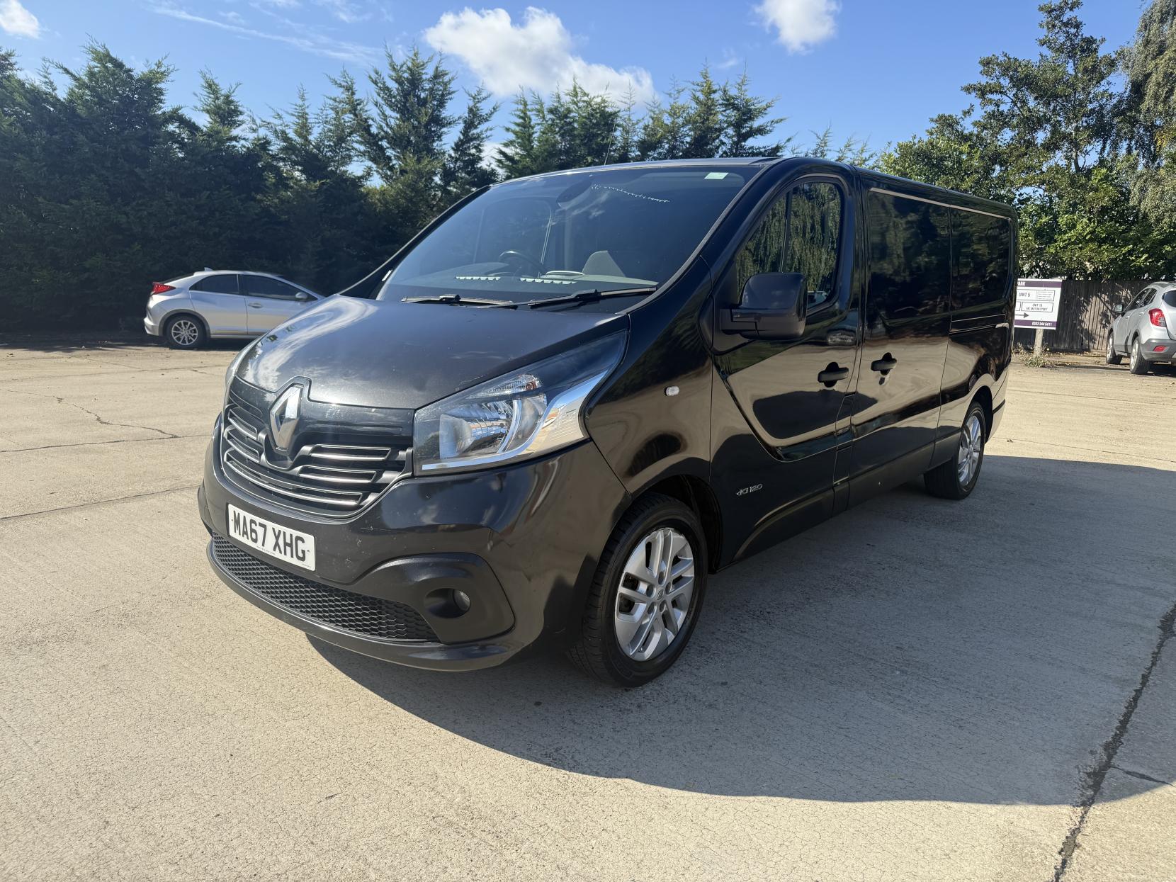 Renault Trafic 1.6 dCi 29 Sport Nav Panel Van 5dr Diesel Manual LWB Standard Roof Euro 6 (120 ps)