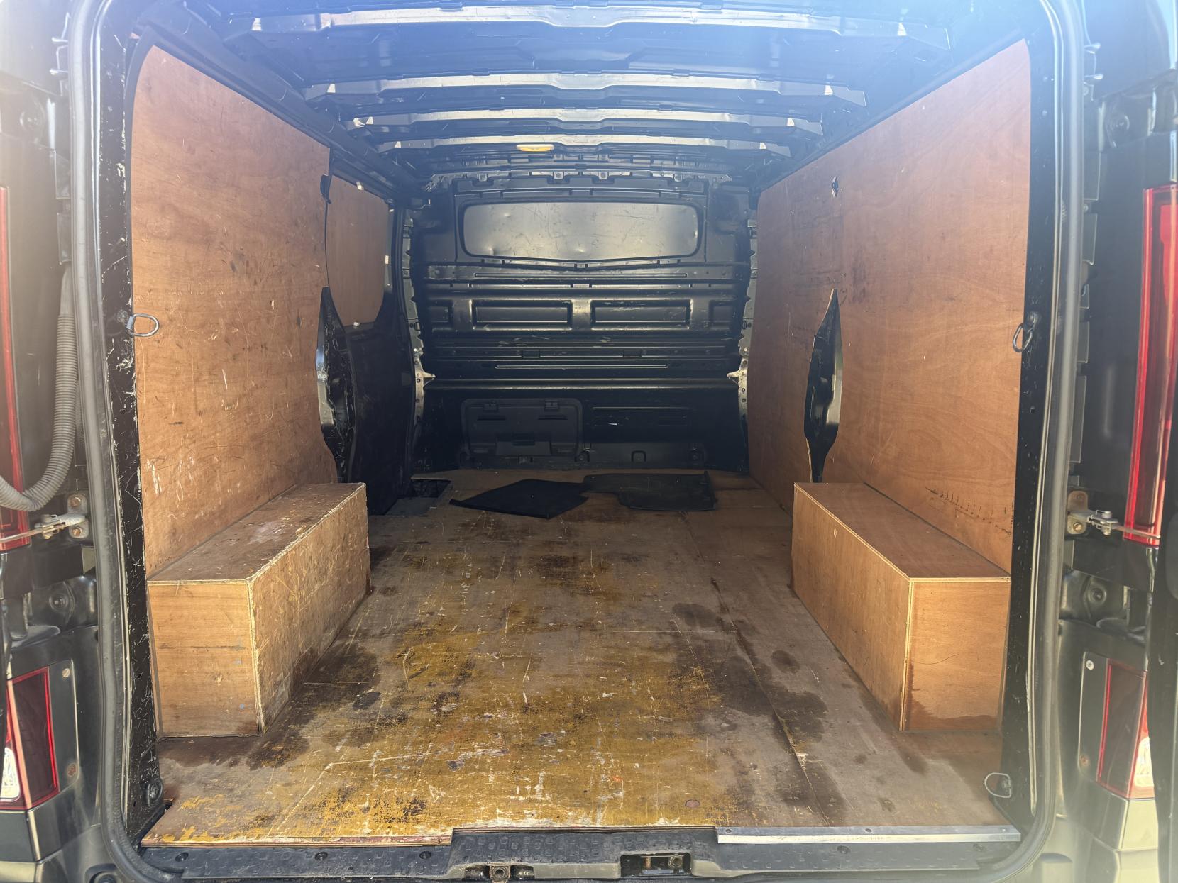 Renault Trafic 1.6 dCi 29 Sport Nav Panel Van 5dr Diesel Manual LWB Standard Roof Euro 6 (120 ps)