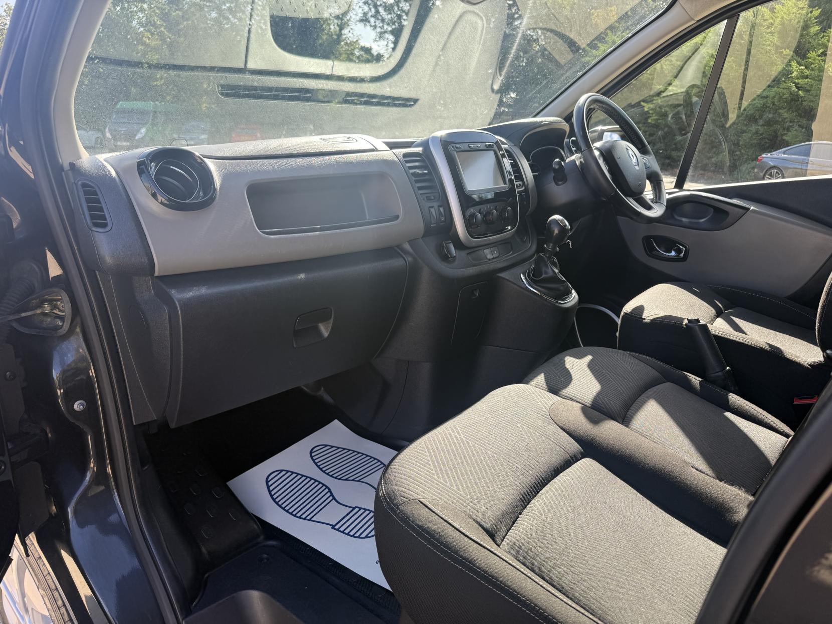 Renault Trafic 1.6 dCi 29 Sport Nav Panel Van 5dr Diesel Manual LWB Standard Roof Euro 6 (120 ps)