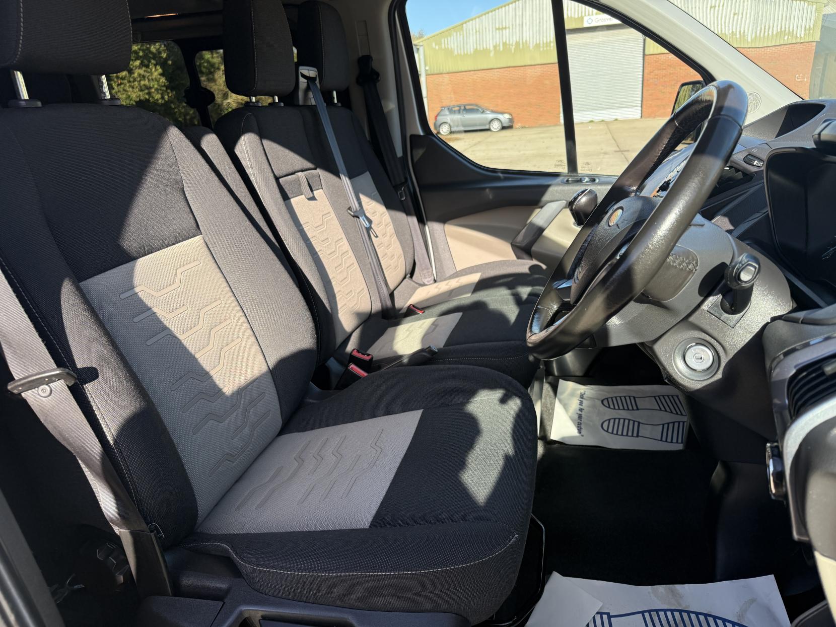 Ford Tourneo Custom 2.0 310 EcoBlue Titanium Minibus Double Cab 5dr Diesel Manual L1 Euro 6 (s/s) (130 ps) Wheelchair ramp accessible 