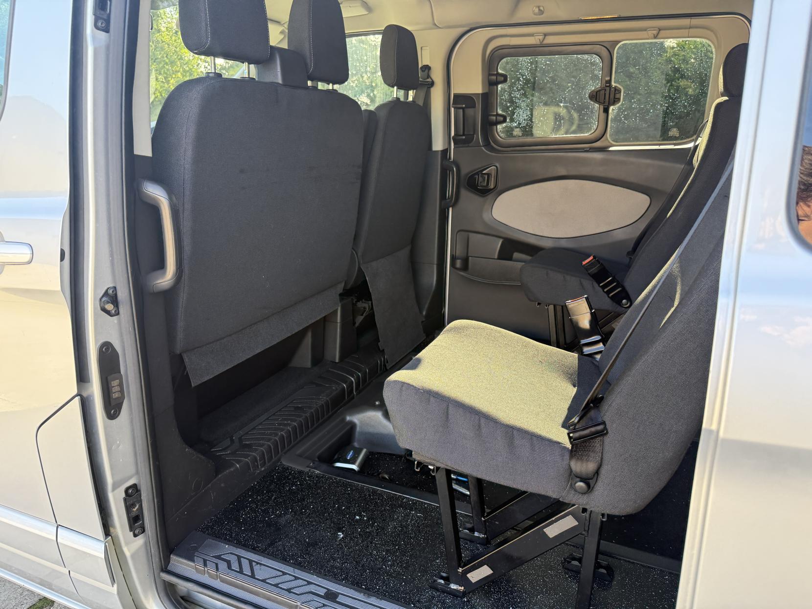 Ford Tourneo Custom 2.0 310 EcoBlue Titanium Minibus Double Cab 5dr Diesel Manual L1 Euro 6 (s/s) (130 ps) Wheelchair ramp accessible 