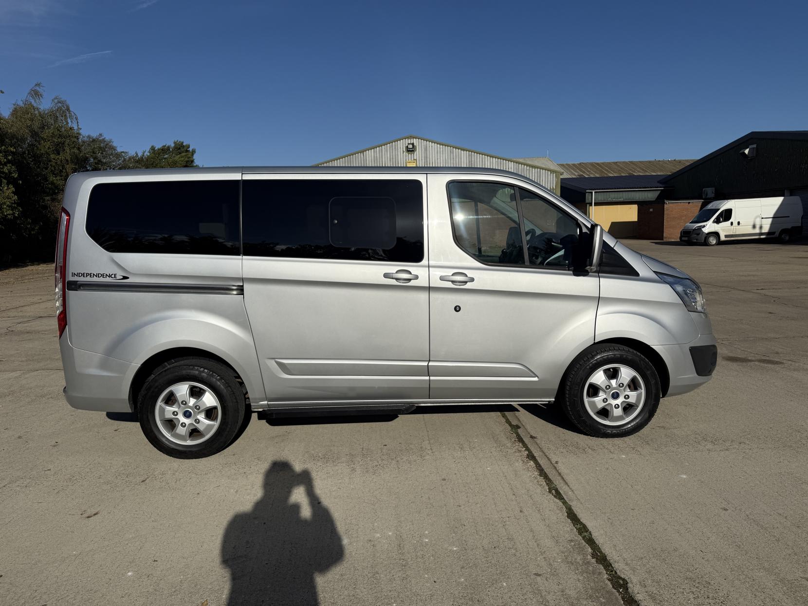 Ford Tourneo Custom 2.0 310 EcoBlue Titanium Minibus Double Cab 5dr Diesel Manual L1 Euro 6 (s/s) (130 ps) Wheelchair ramp accessible 