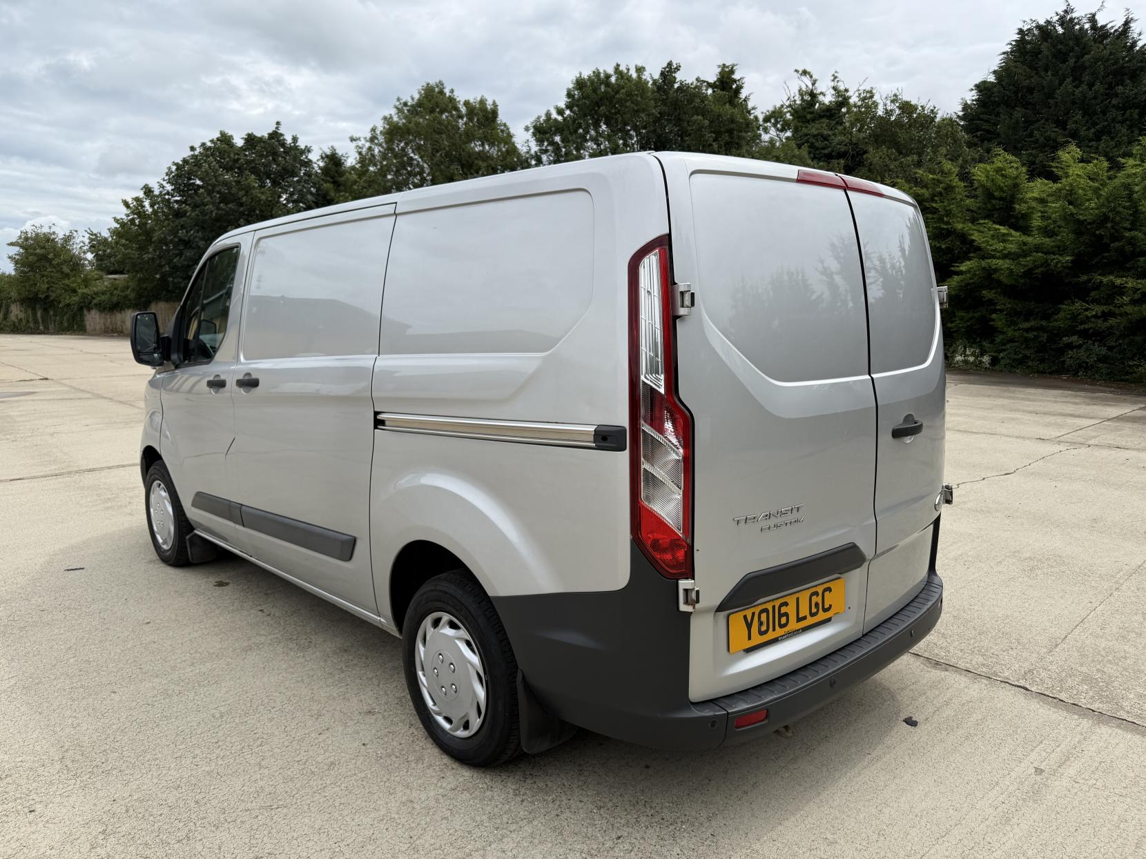 Ford Transit Custom 2.2 TDCi 270 Trend Panel Van 5dr Diesel Manual L1 H1 (186 g/km, 123 bhp)