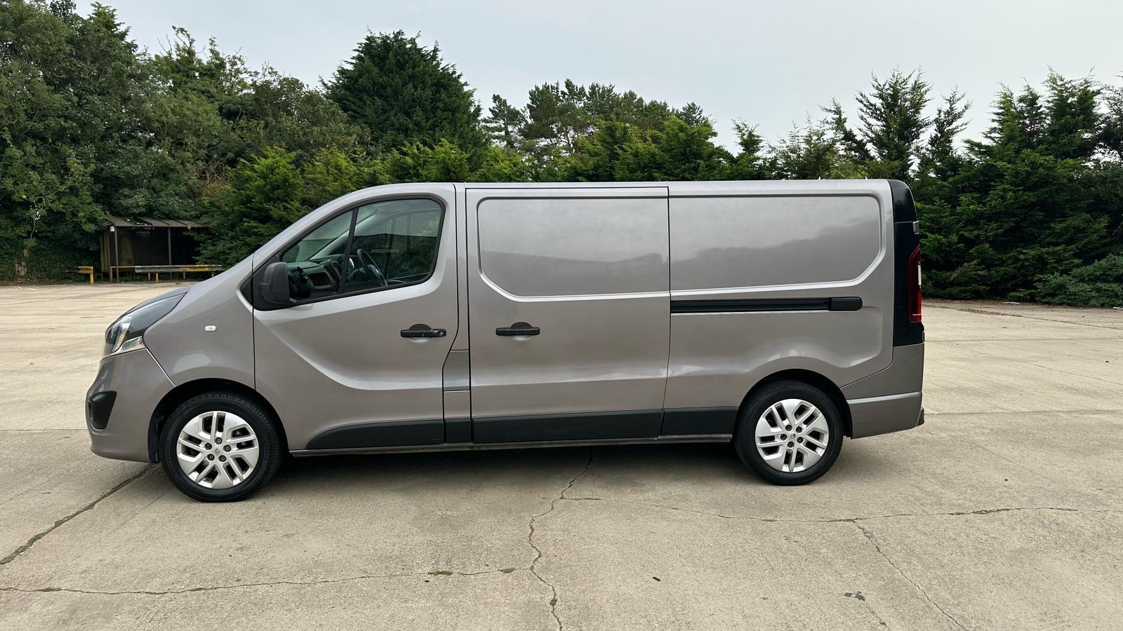 Vauxhall Vivaro 1.6 CDTi 2900 Sportive Panel Van 5dr Diesel Manual L2 H1 Euro 6 (120 ps)