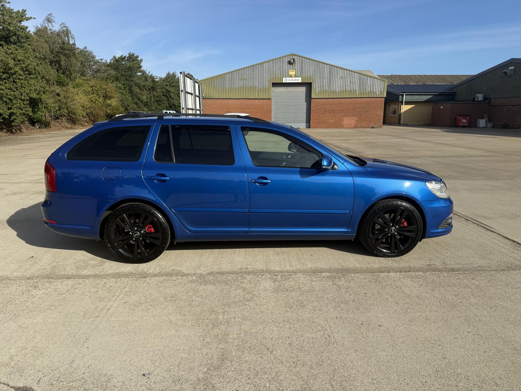 Skoda Octavia 2.0 TDI vRS Blackline Estate 5dr Diesel DSG Euro 5 (170 ps)