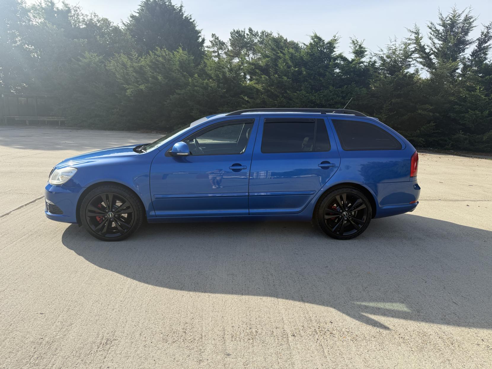 Skoda Octavia 2.0 TDI vRS Blackline Estate 5dr Diesel DSG Euro 5 (170 ps)
