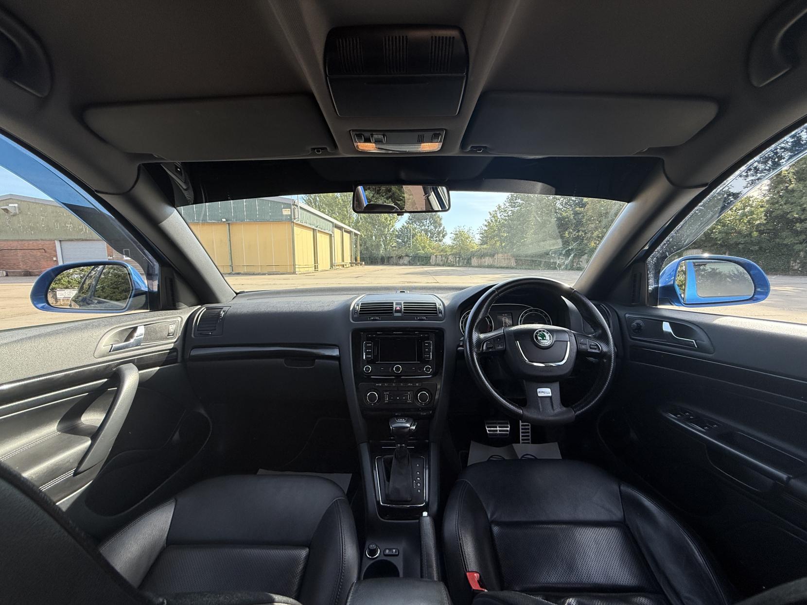 Skoda Octavia 2.0 TDI vRS Blackline Estate 5dr Diesel DSG Euro 5 (170 ps)