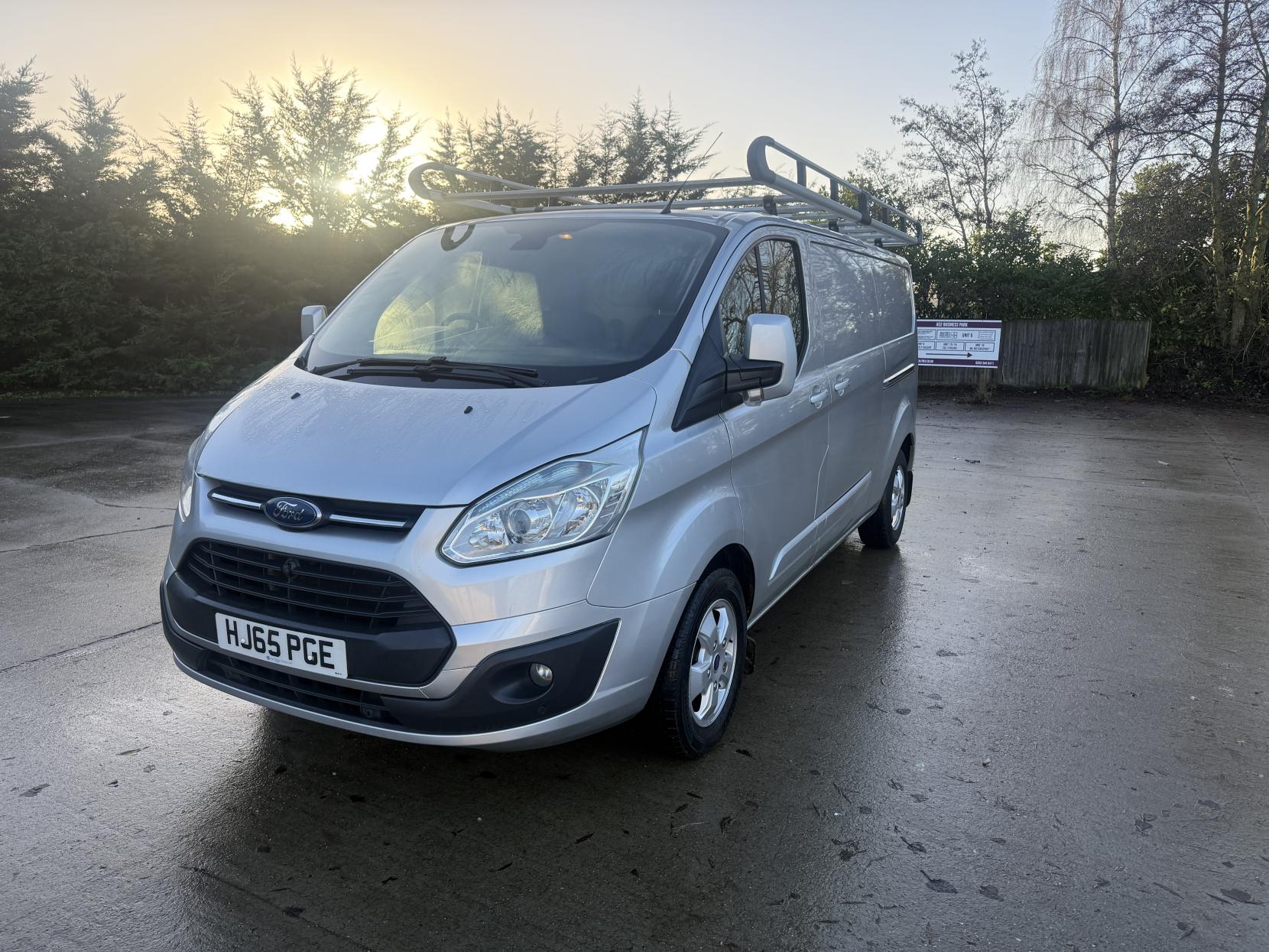 Ford Transit Custom 2.2 TDCi 310 Limited Panel Van 5dr Diesel Manual L2 H1 (186 g/km, 153 bhp) LWB