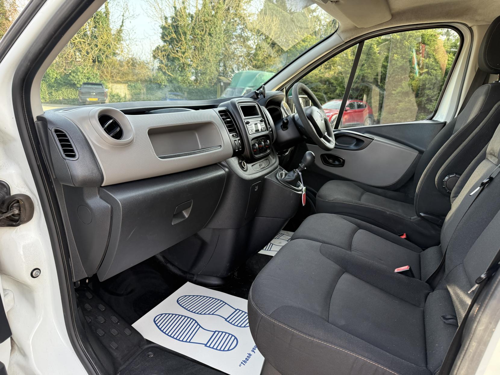 Renault Trafic 1.6 dCi ENERGY 29 Business+ Panel Van 5dr Diesel Manual LWB Standard Roof Euro 5 (s/s) (120 ps)