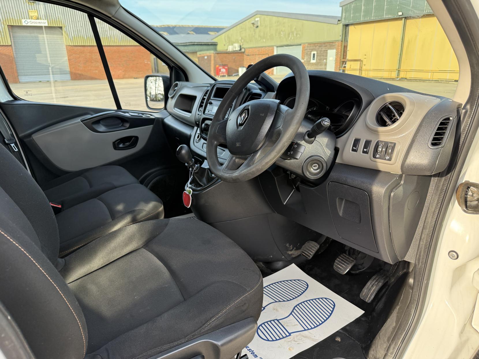 Renault Trafic 1.6 dCi ENERGY 29 Business+ Panel Van 5dr Diesel Manual LWB Standard Roof Euro 5 (s/s) (120 ps)