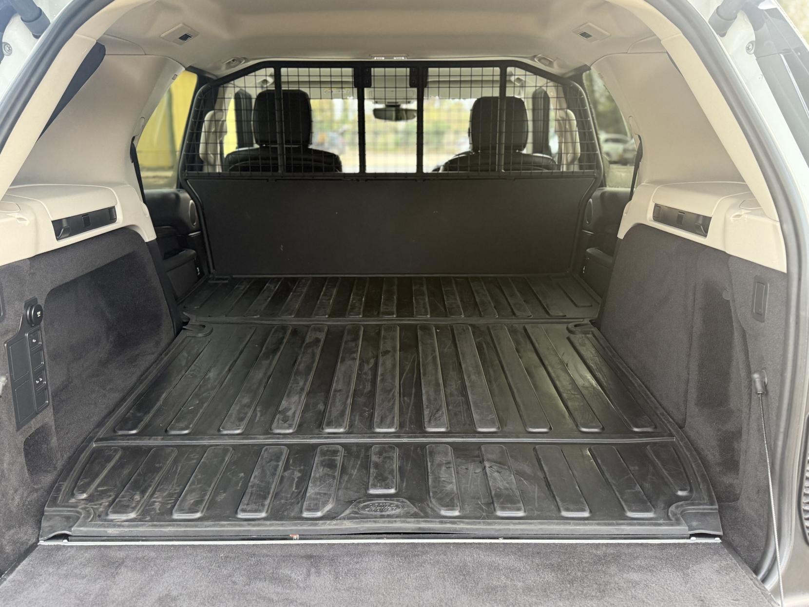 Land Rover Discovery 3.0 SD V6 HSE SUV 5dr Diesel Auto 4WD Euro 6 (s/s) (306 ps)