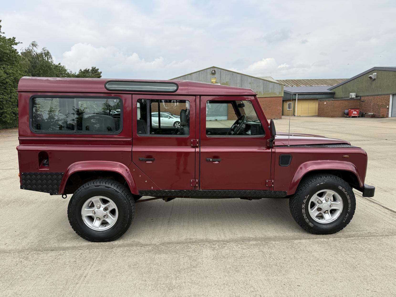 Land Rover Defender 110 2.5 TD5 County SUV 5dr Diesel Manual (299 g/km, 120 bhp)