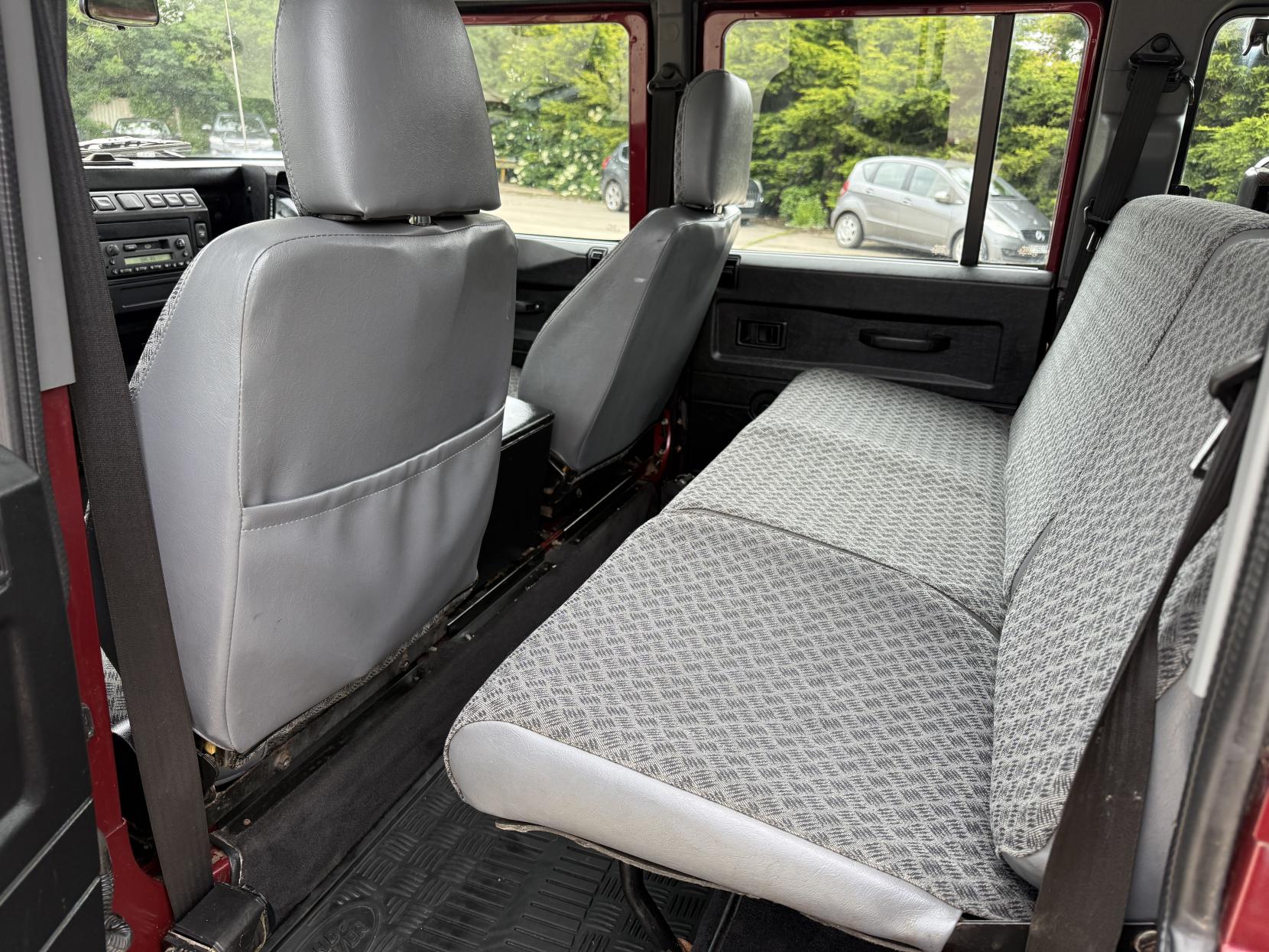 Land Rover Defender 110 2.5 TD5 County SUV 5dr Diesel Manual (299 g/km, 120 bhp)